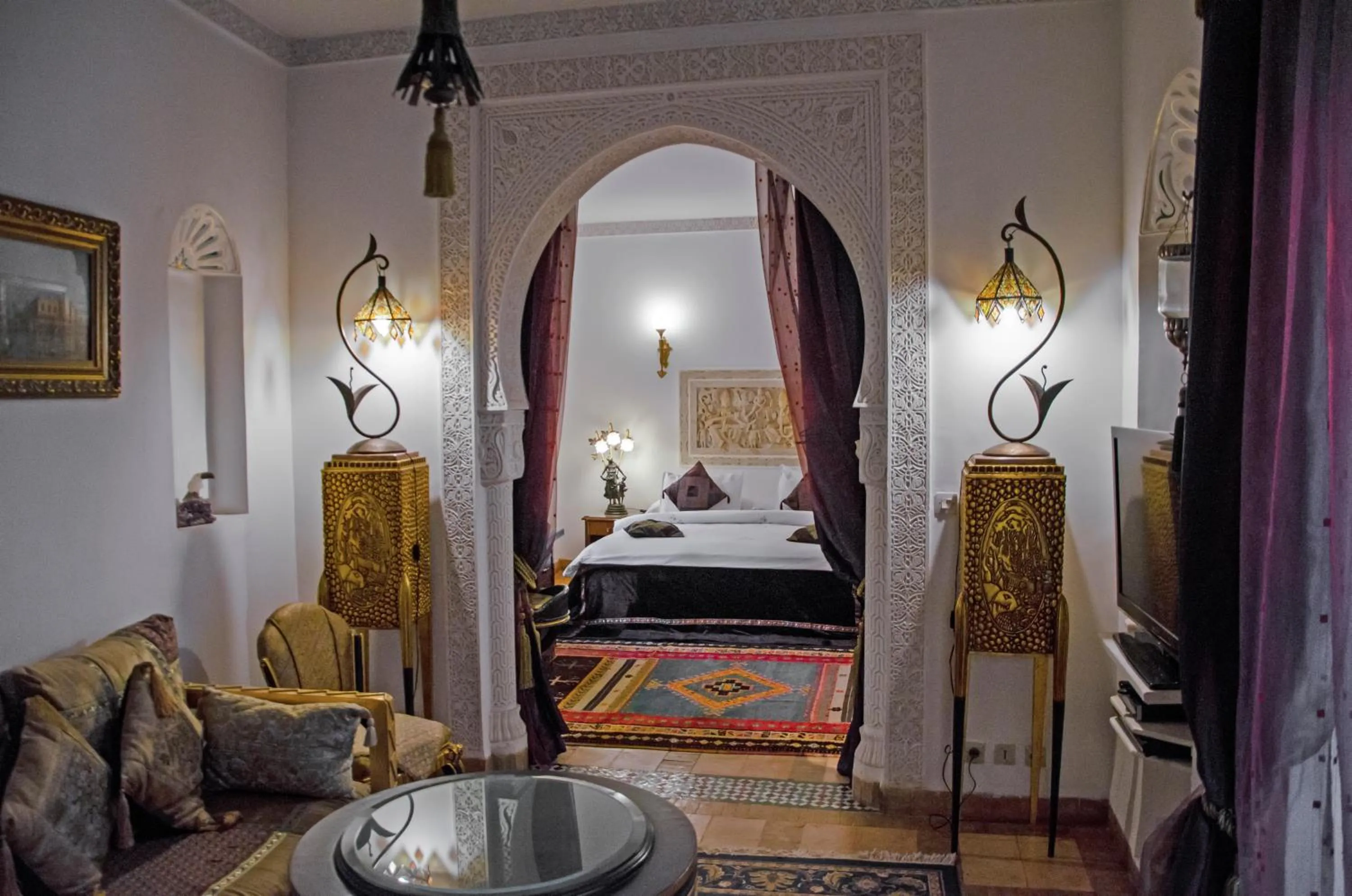 Seating area, Bed in Riad Esmeralda