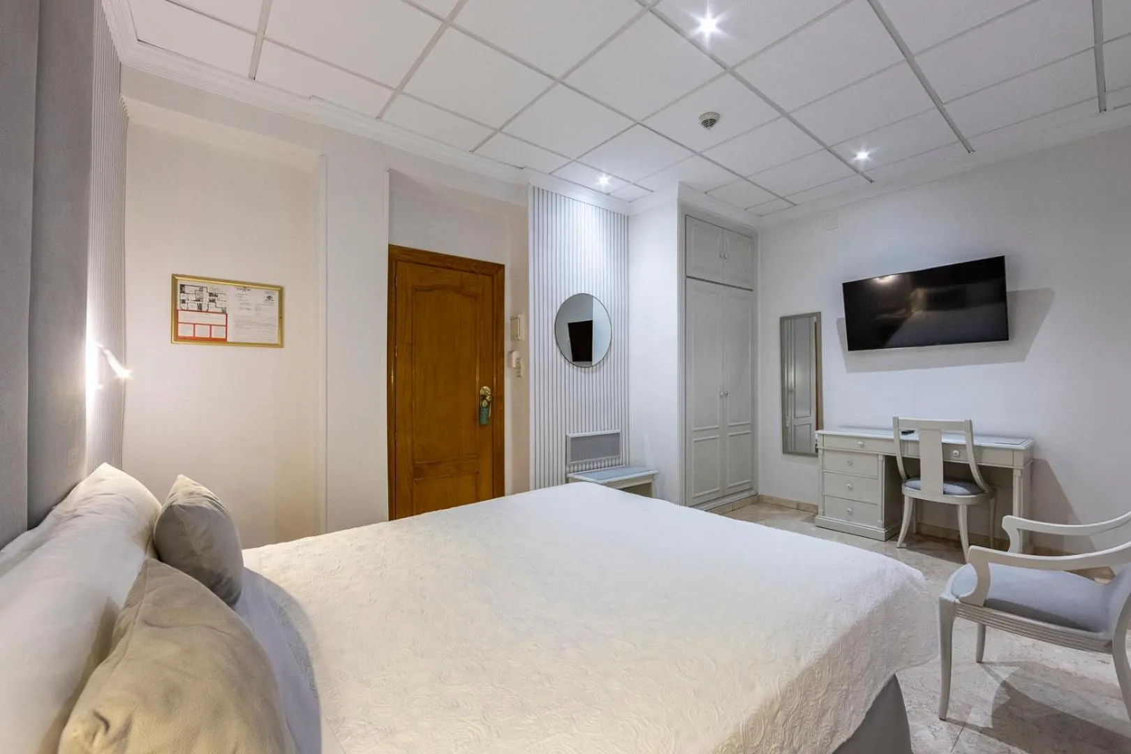 Bed in Hotel Sacromonte