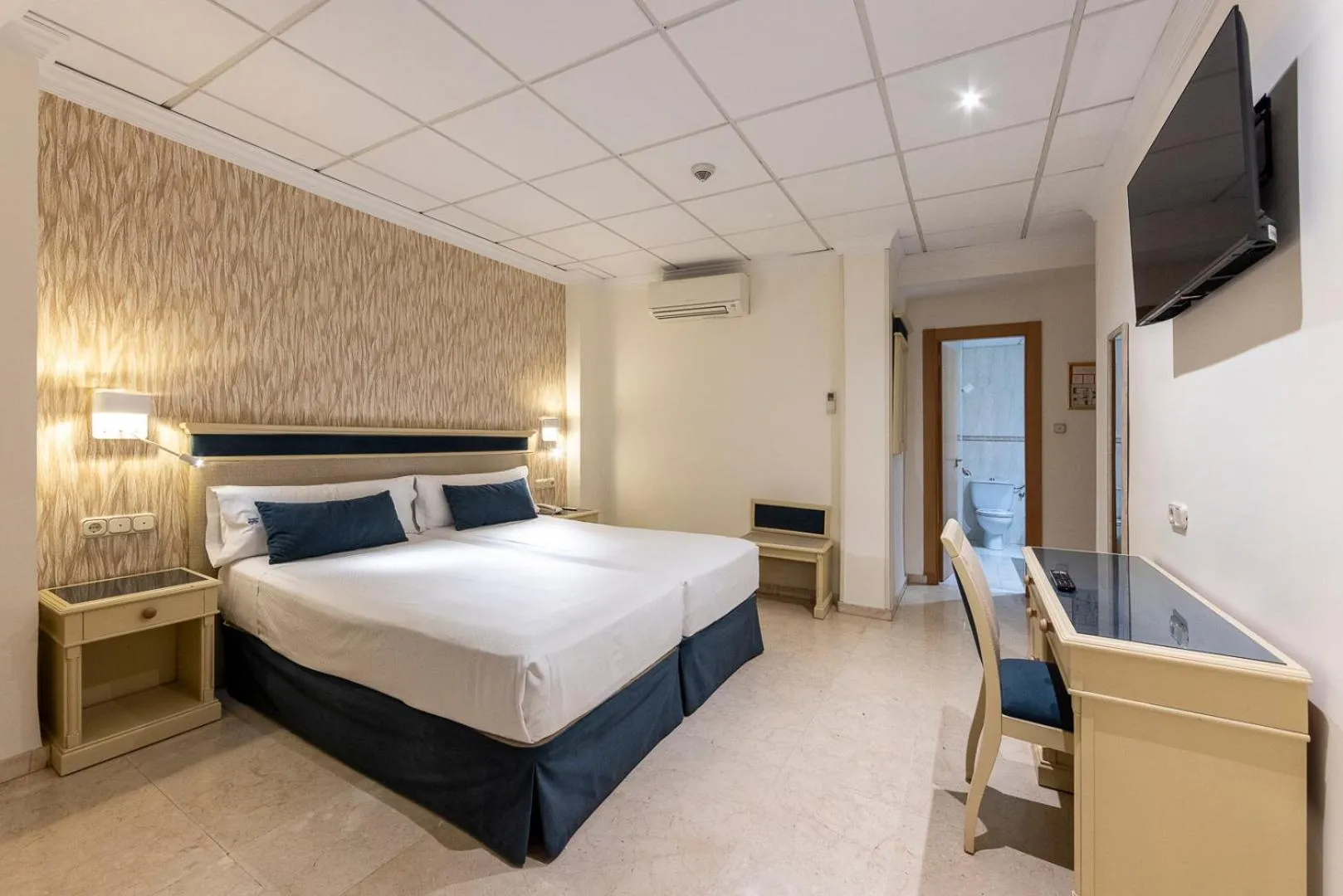 Bed in Hotel Sacromonte