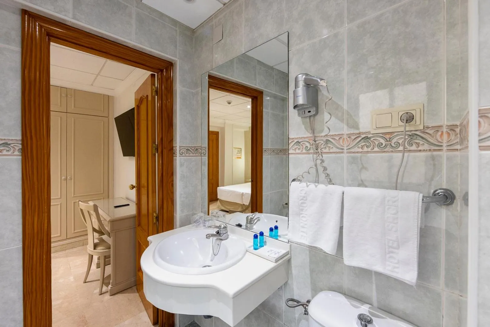 Toilet in Hotel Sacromonte