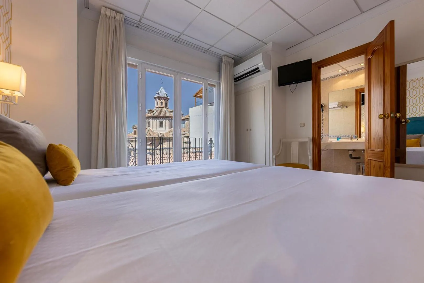 Bed in Hotel Sacromonte