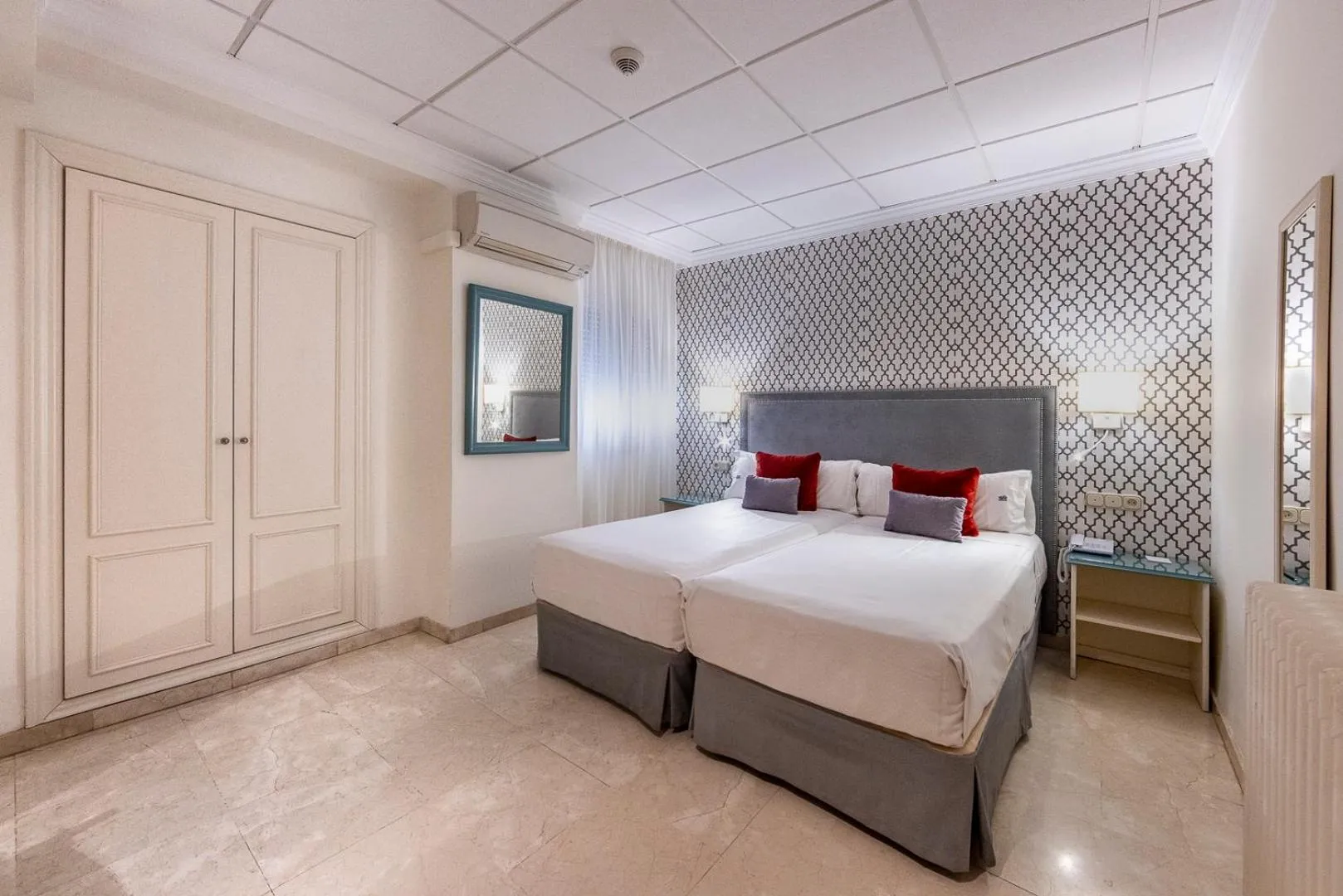 Bed in Hotel Sacromonte