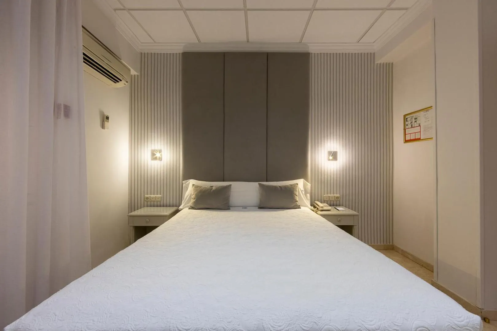 Bed in Hotel Sacromonte