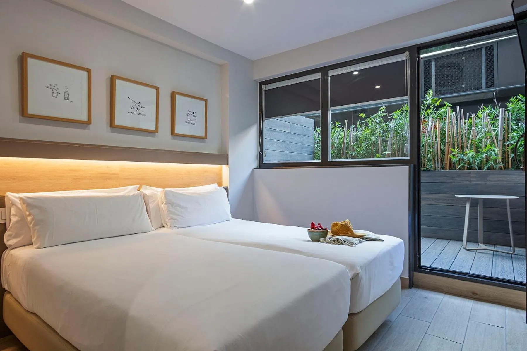 Bed in Aparthotel Bcn Montjuic