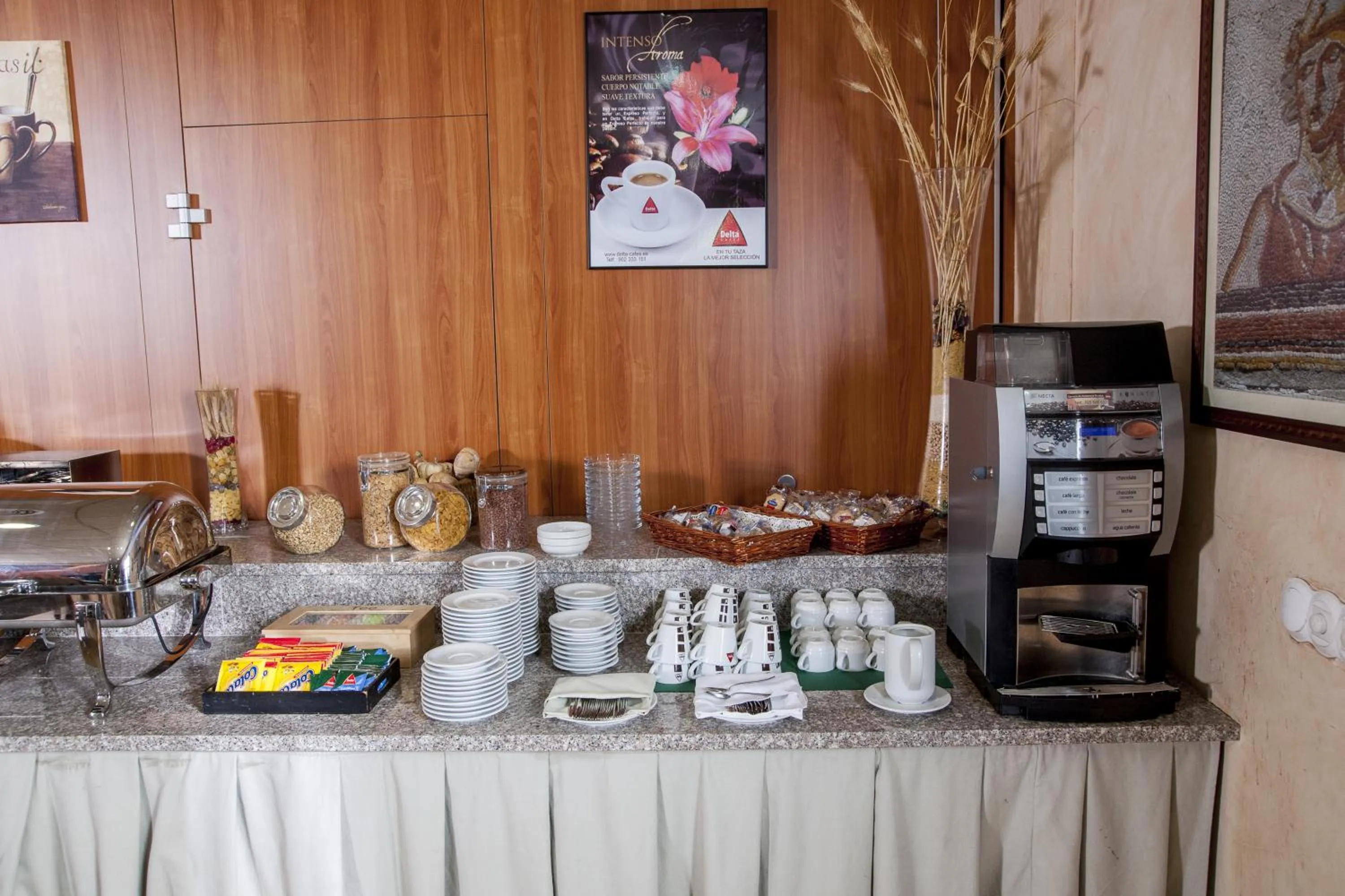 Restaurant/places to eat in Hotel Comendador