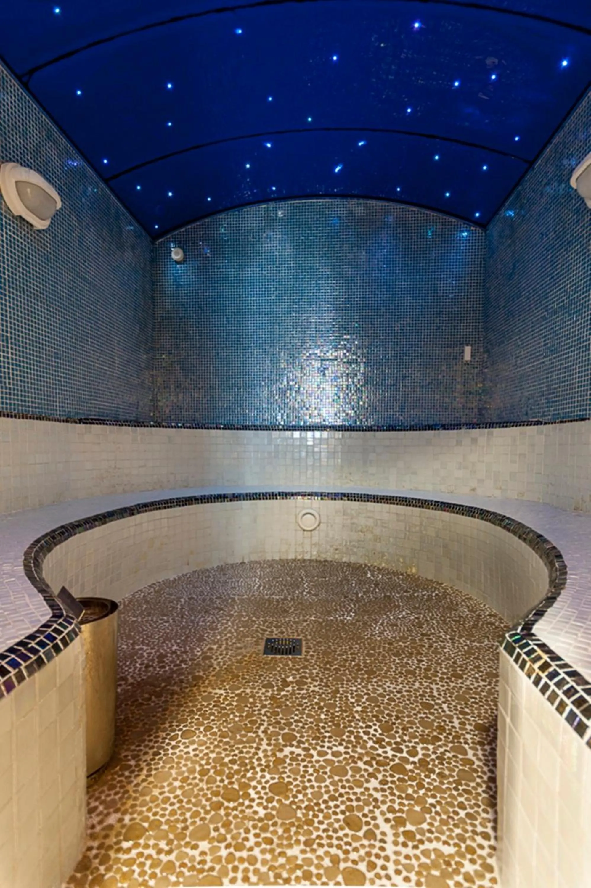 Steam room in Hotel Comendador