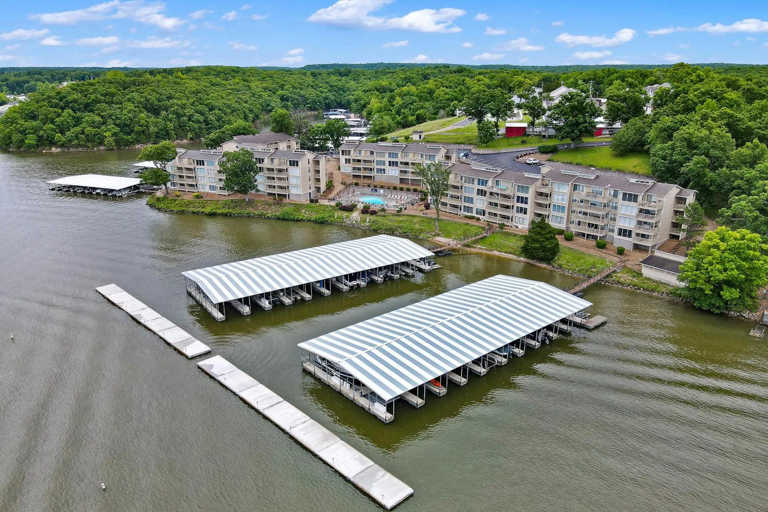 Property building in Beautiful Lakefront 3br Private Condo