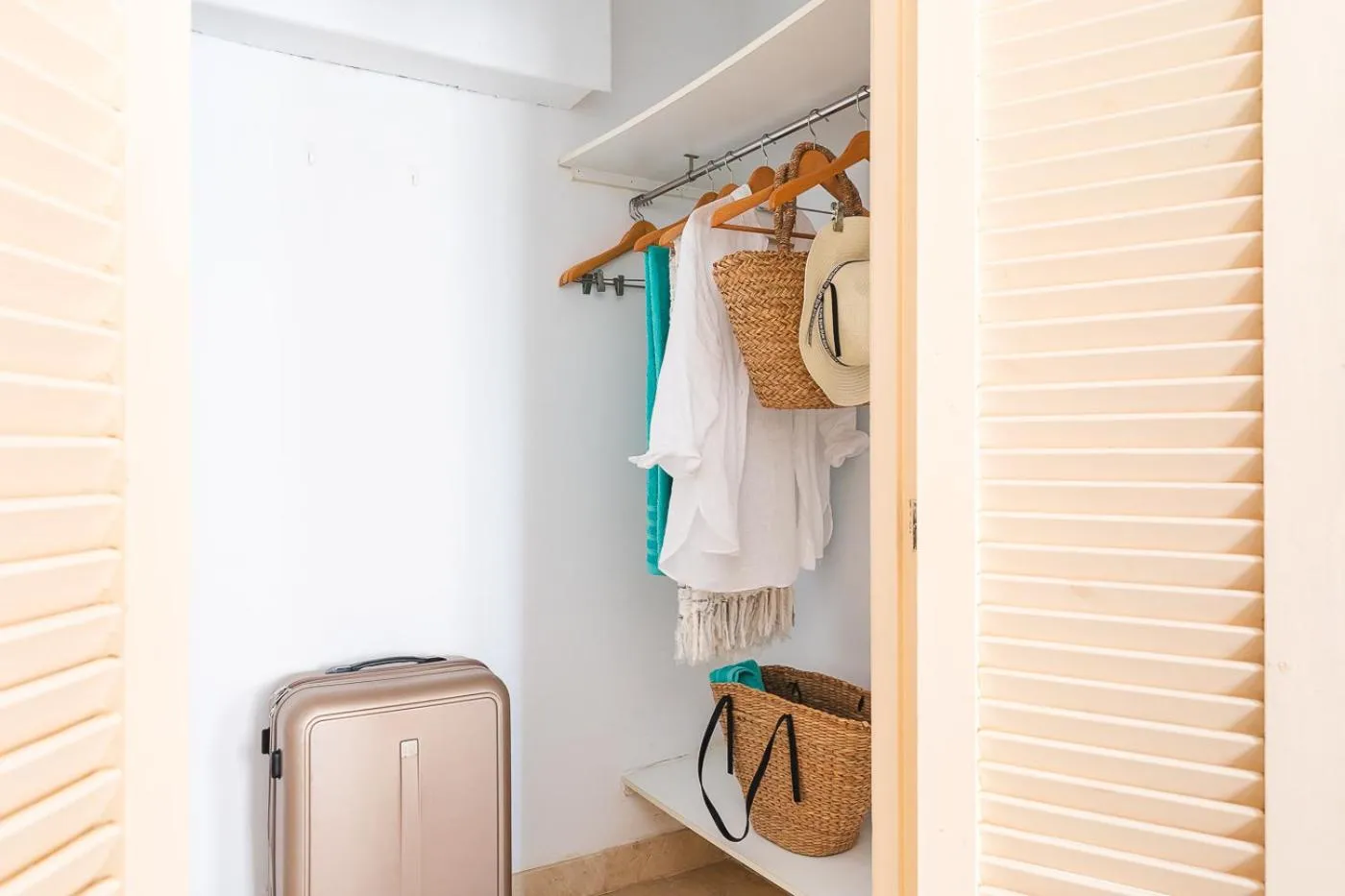 wardrobe in Ona Lomas Village - La Manga Club