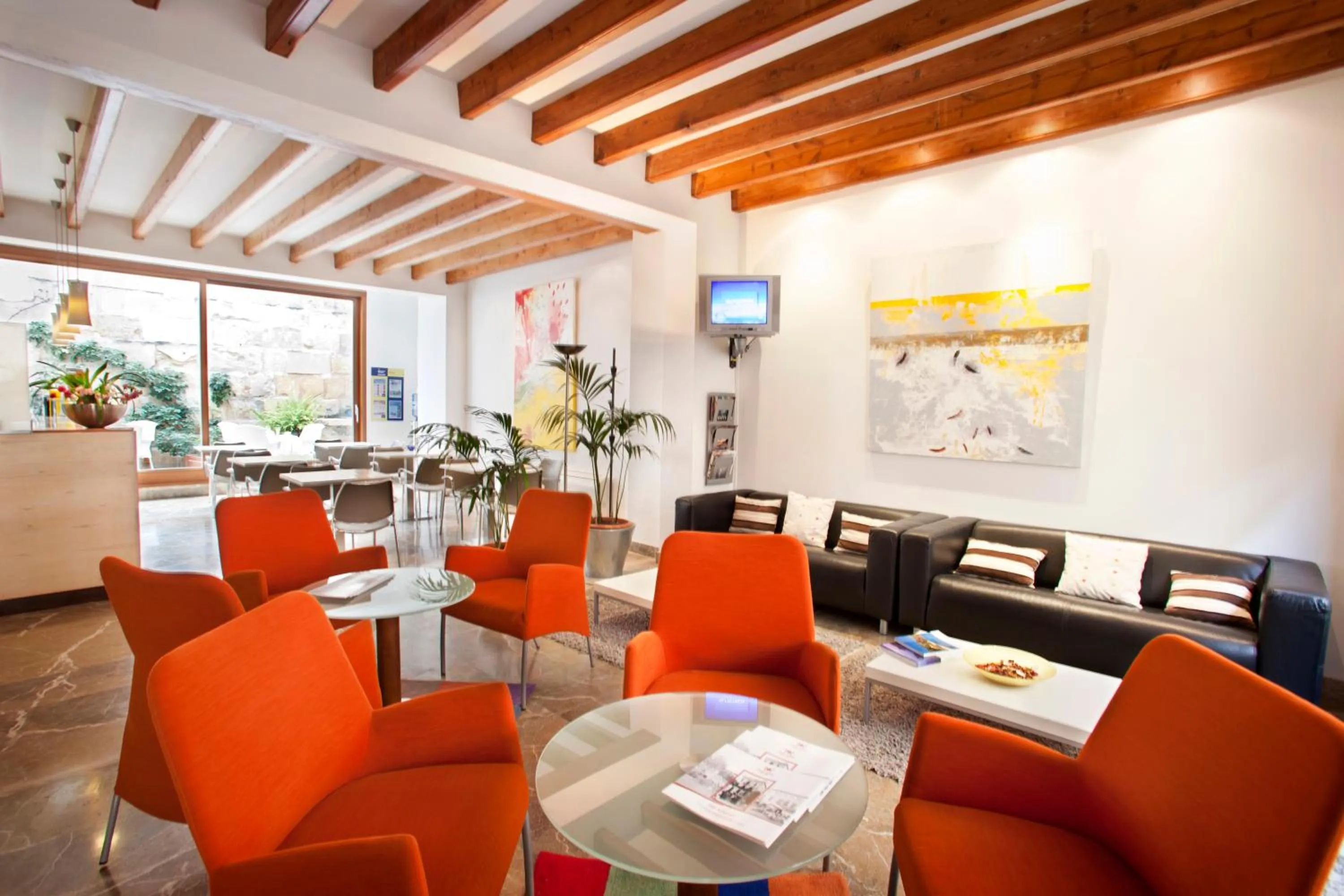 Lobby or reception, Restaurant/Places to Eat in L'Hostal Pollenca - Turisme Interior