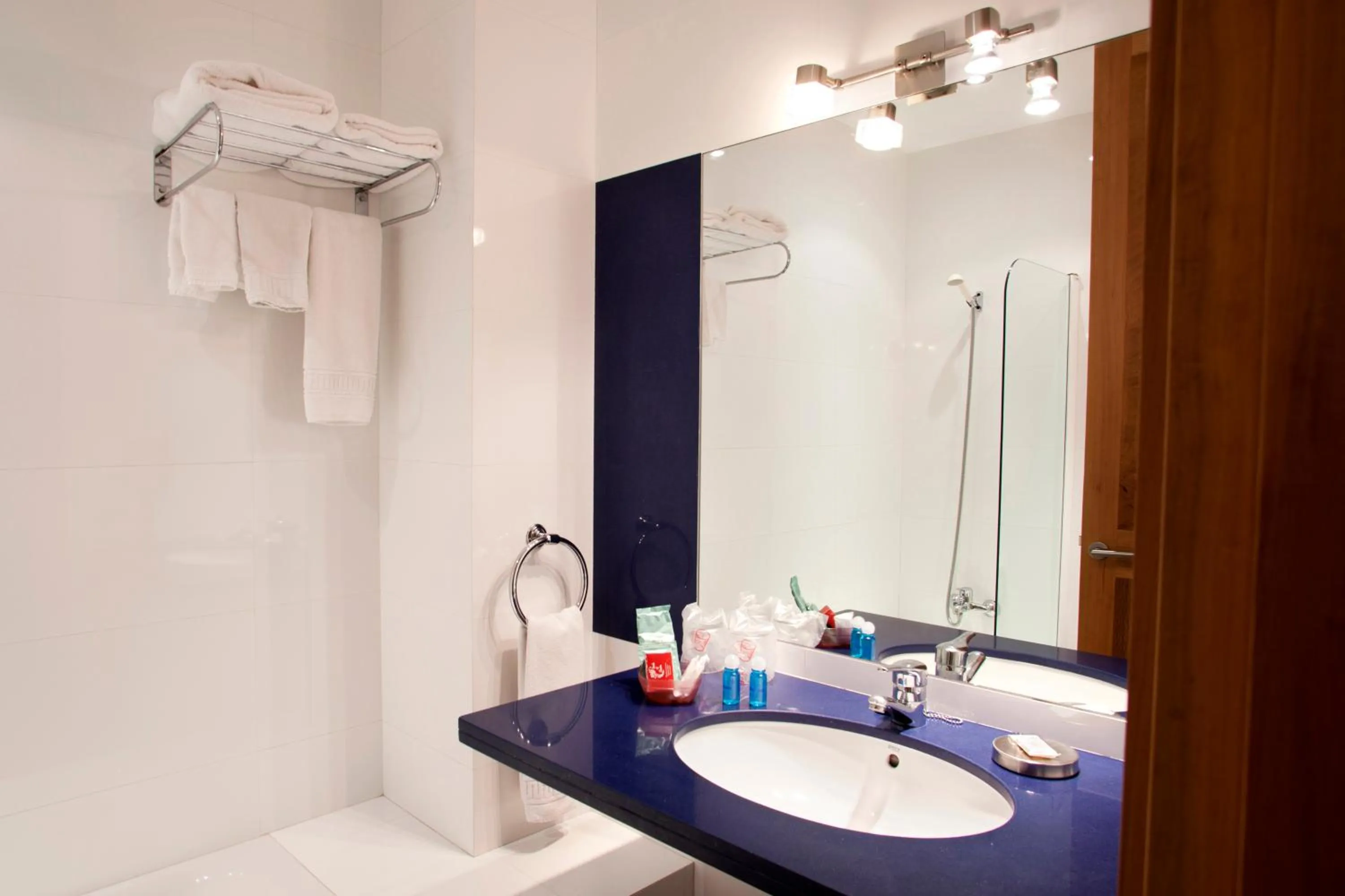 Bathroom in L'Hostal Pollenca - Turisme Interior