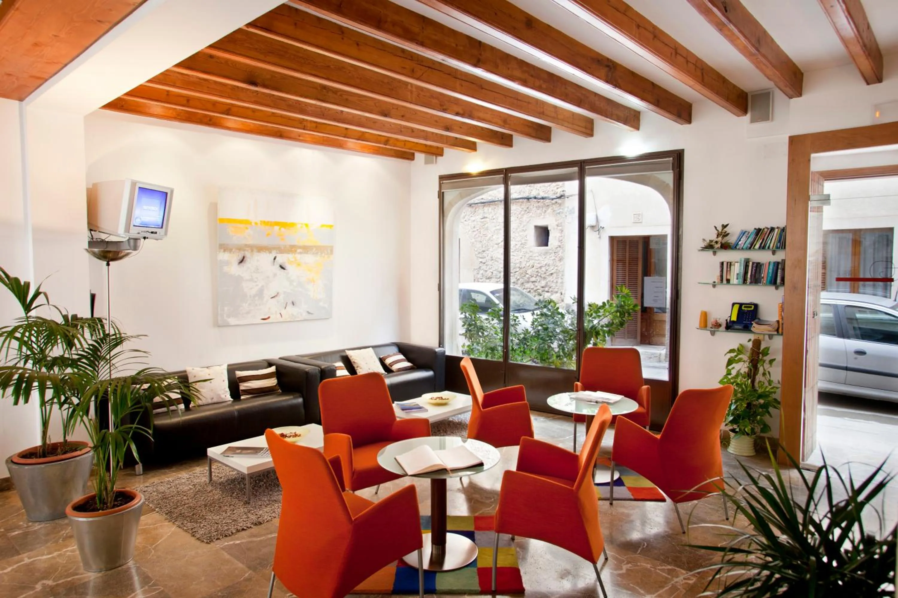Lobby or reception, Restaurant/Places to Eat in L'Hostal Pollenca - Turisme Interior