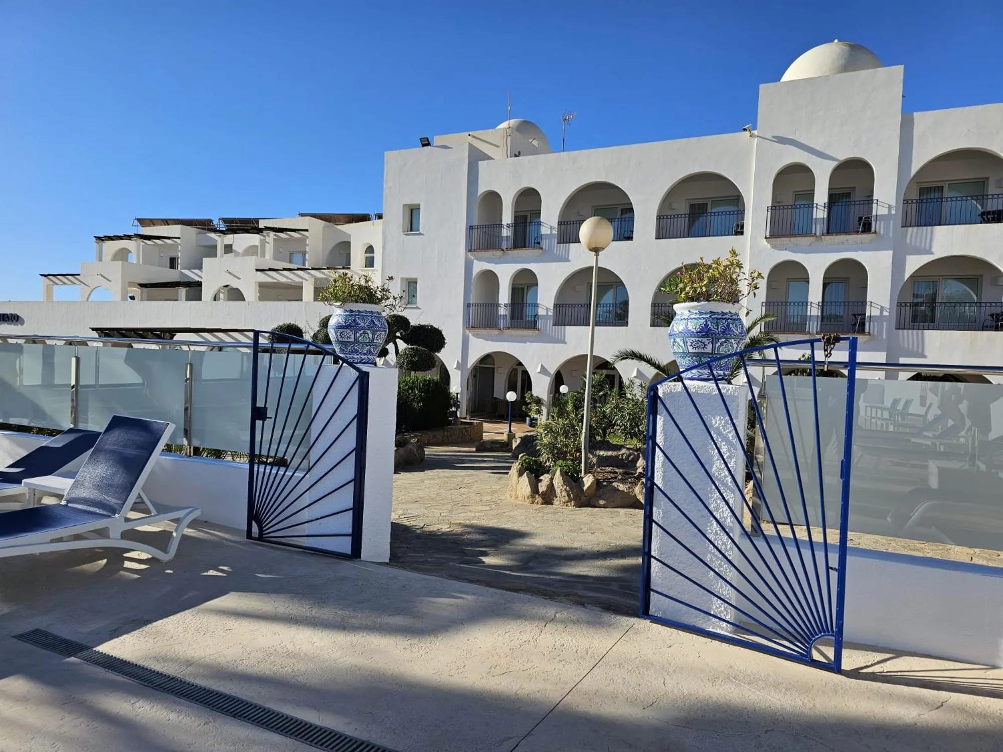 Swimming pool in Hotel El Puntazo I