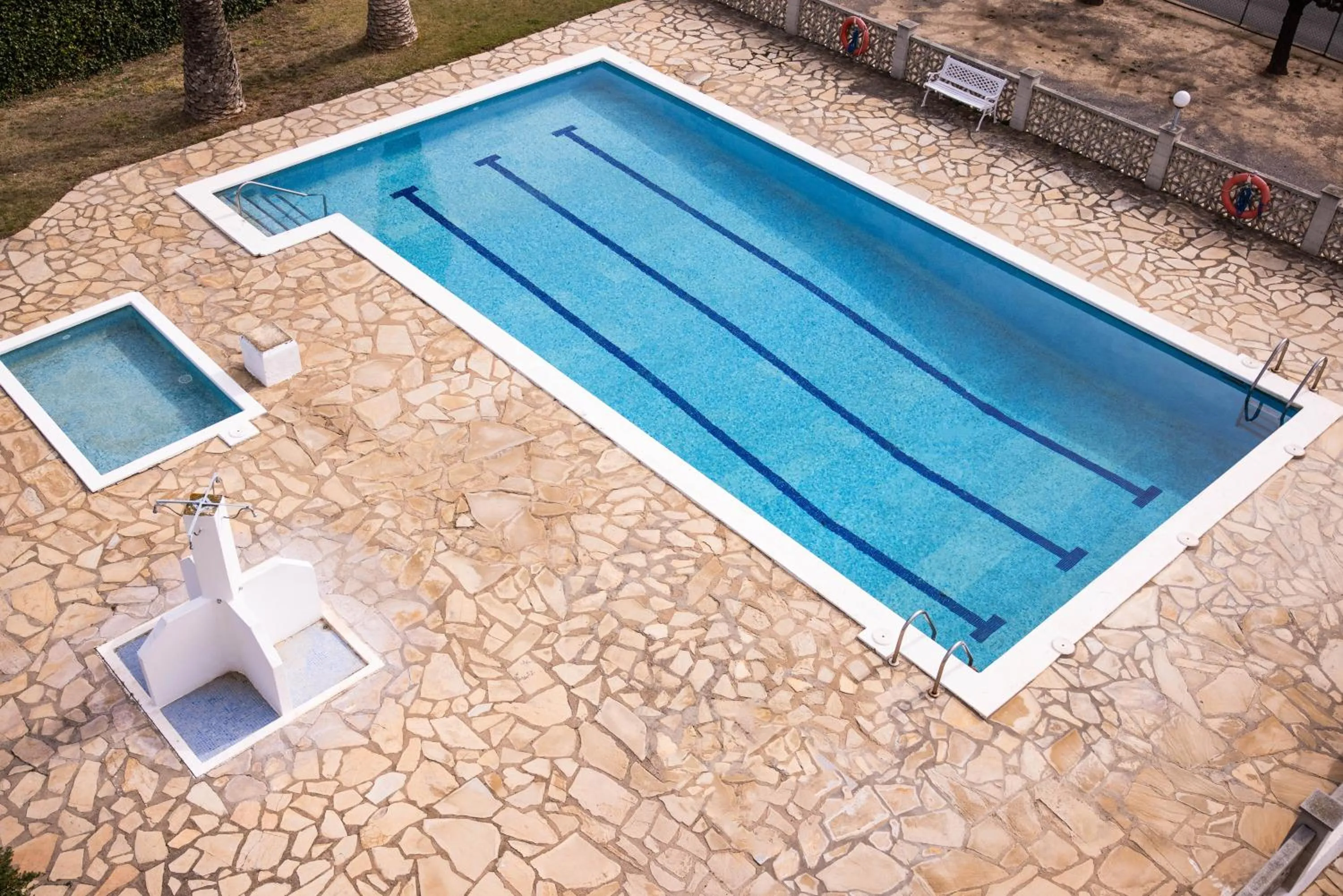 Swimming pool in RVHotels GR92