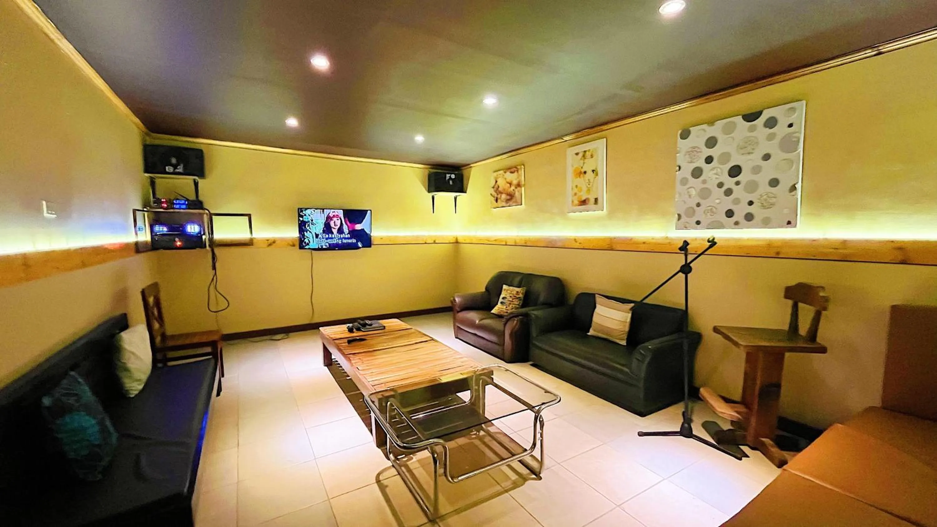 Karaoke in Piña Colina Resort