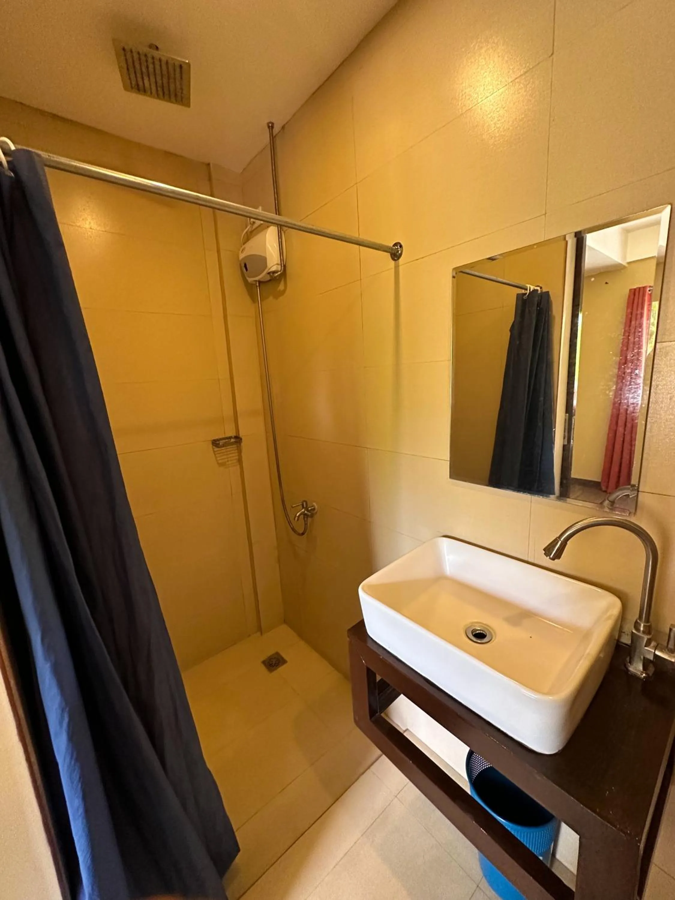 Bathroom, Bed in Piña Colina Resort