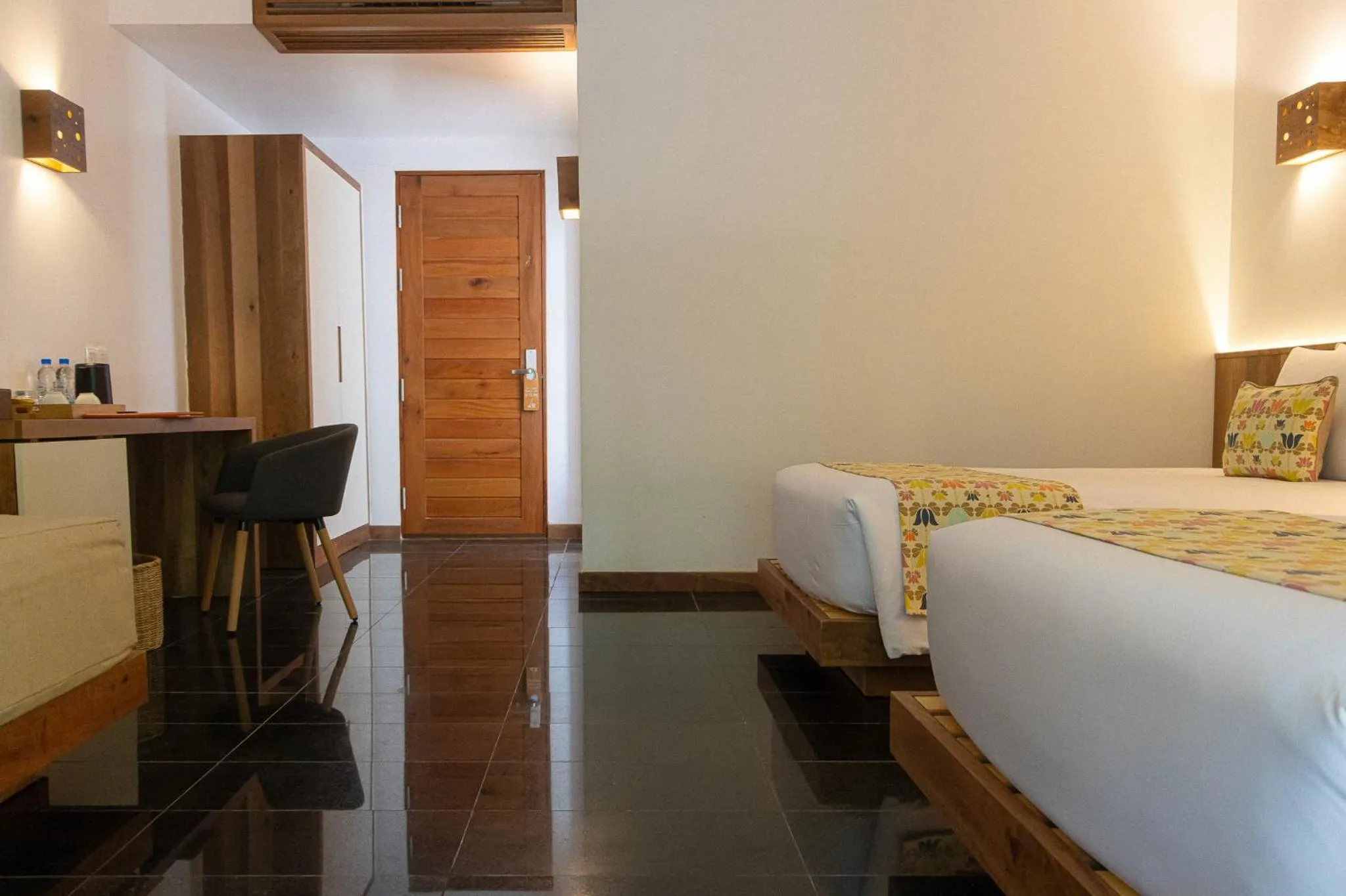 Property building, Bed in ISLAND CENTER POINT