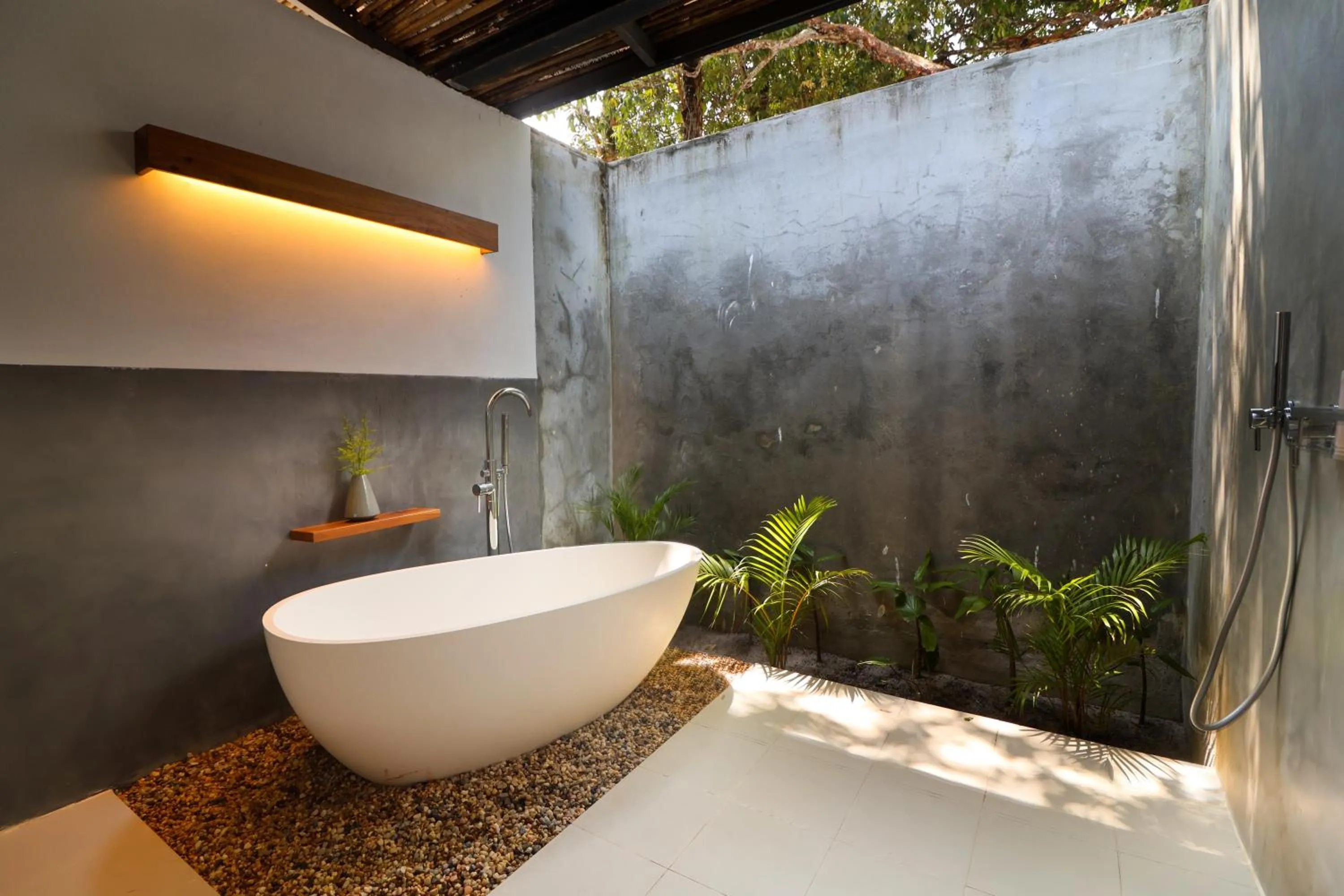 Shower in ISLAND CENTER POINT