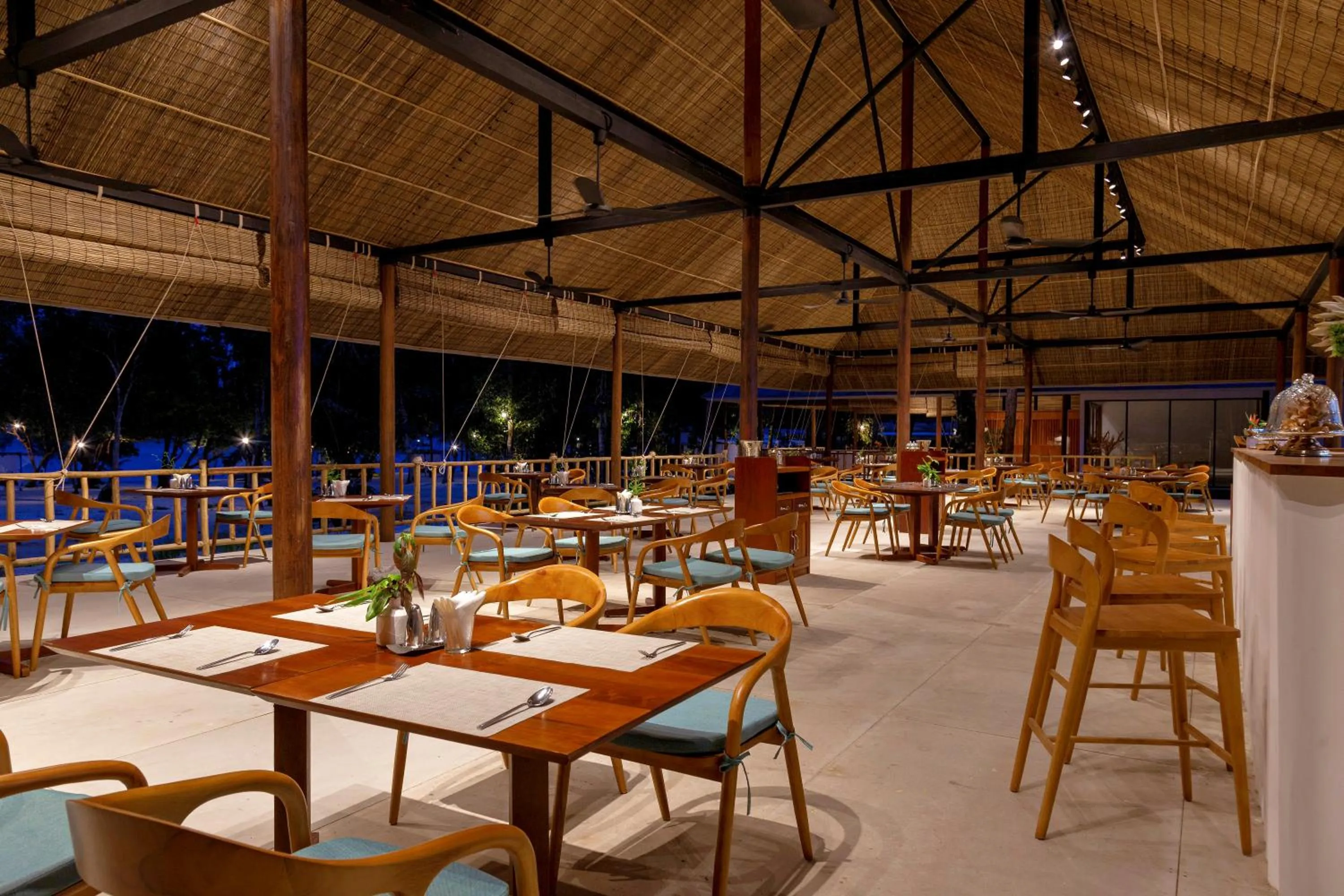 Restaurant/places to eat in ISLAND CENTER POINT