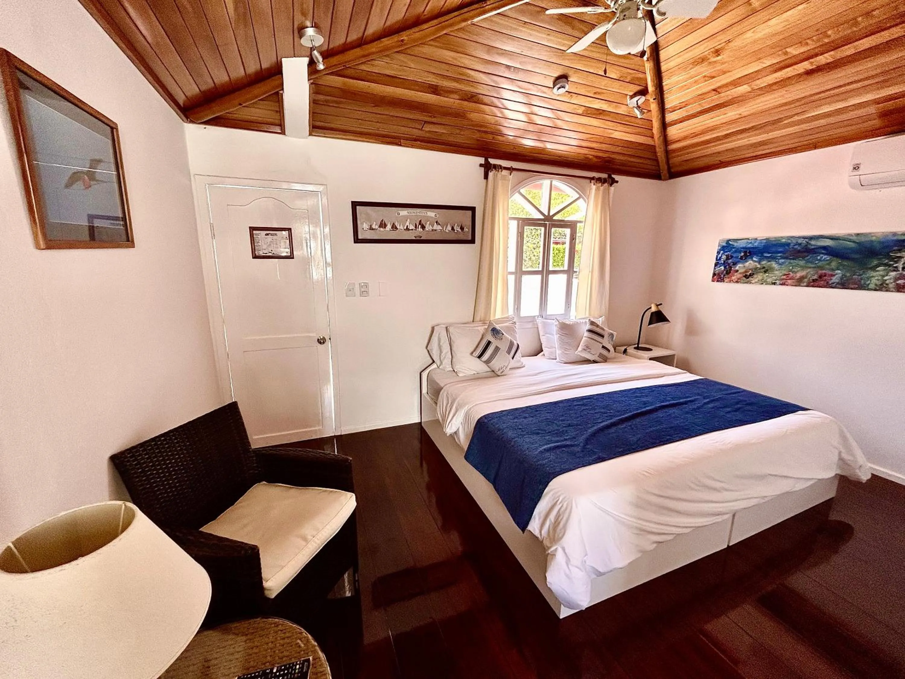 Bedroom, Bed in Hotel Angermeyer Waterfront Inn