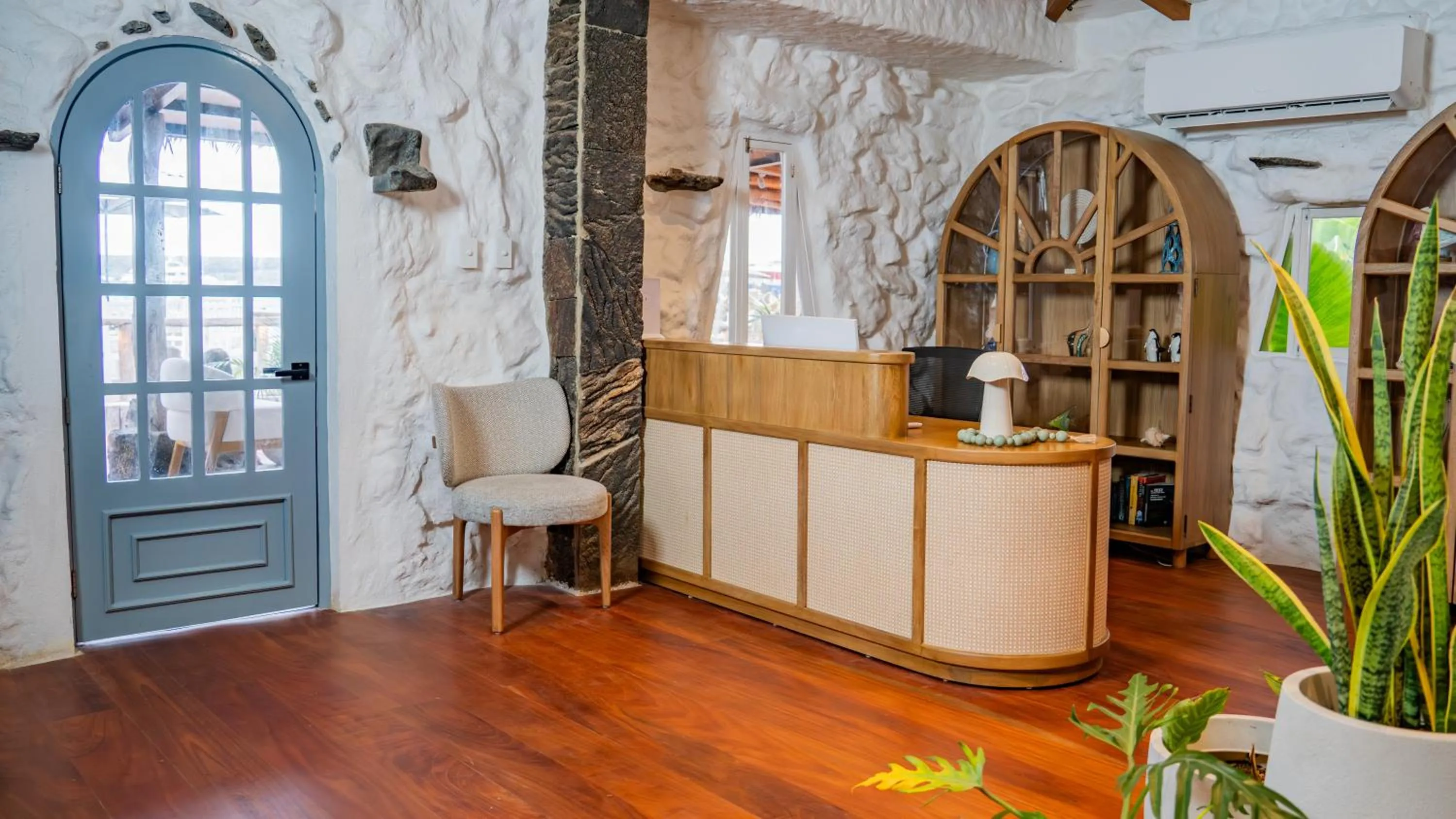 Property building in Hotel Angermeyer Waterfront Inn