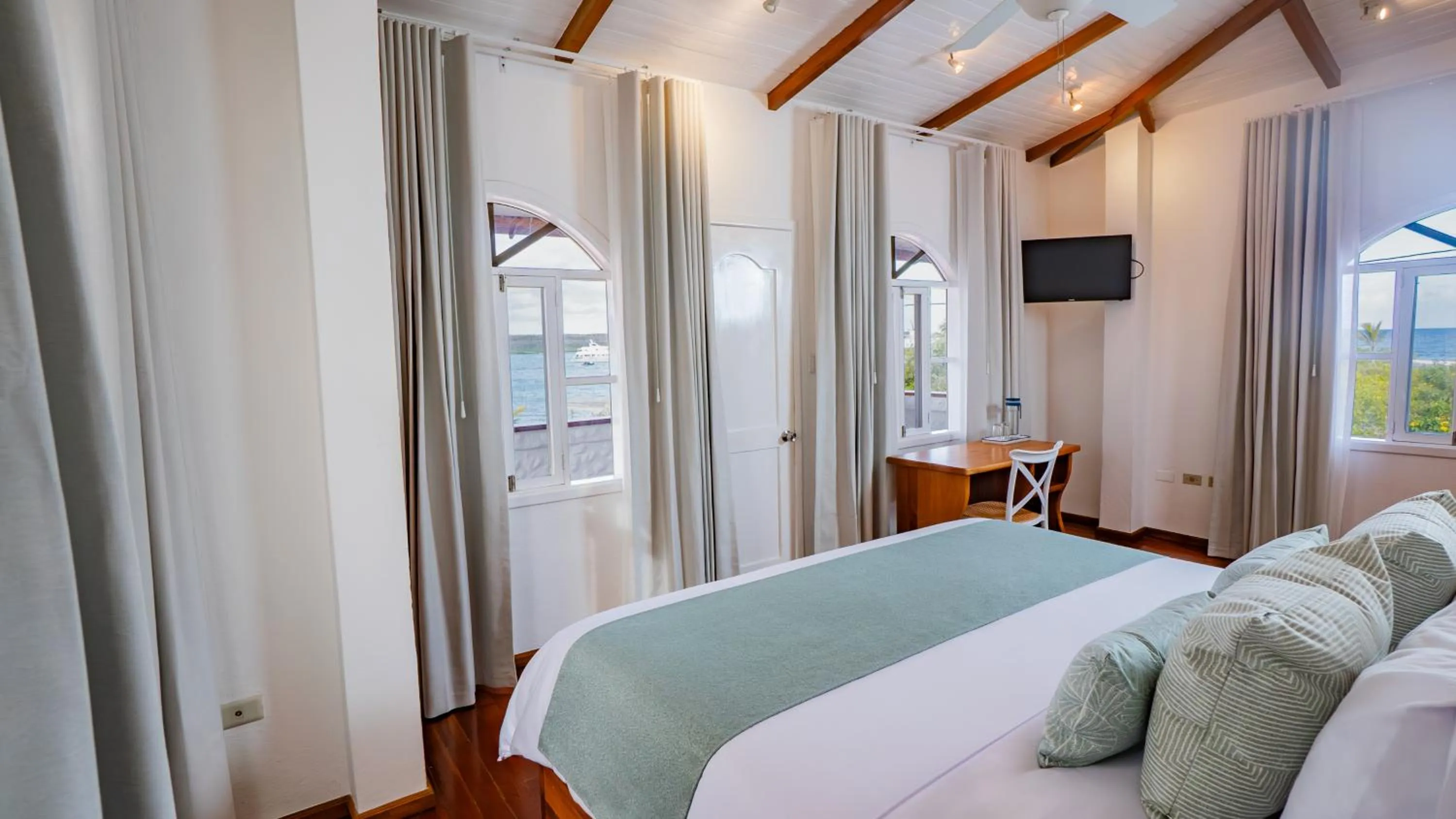 Sea view, Bed in Hotel Angermeyer Waterfront Inn