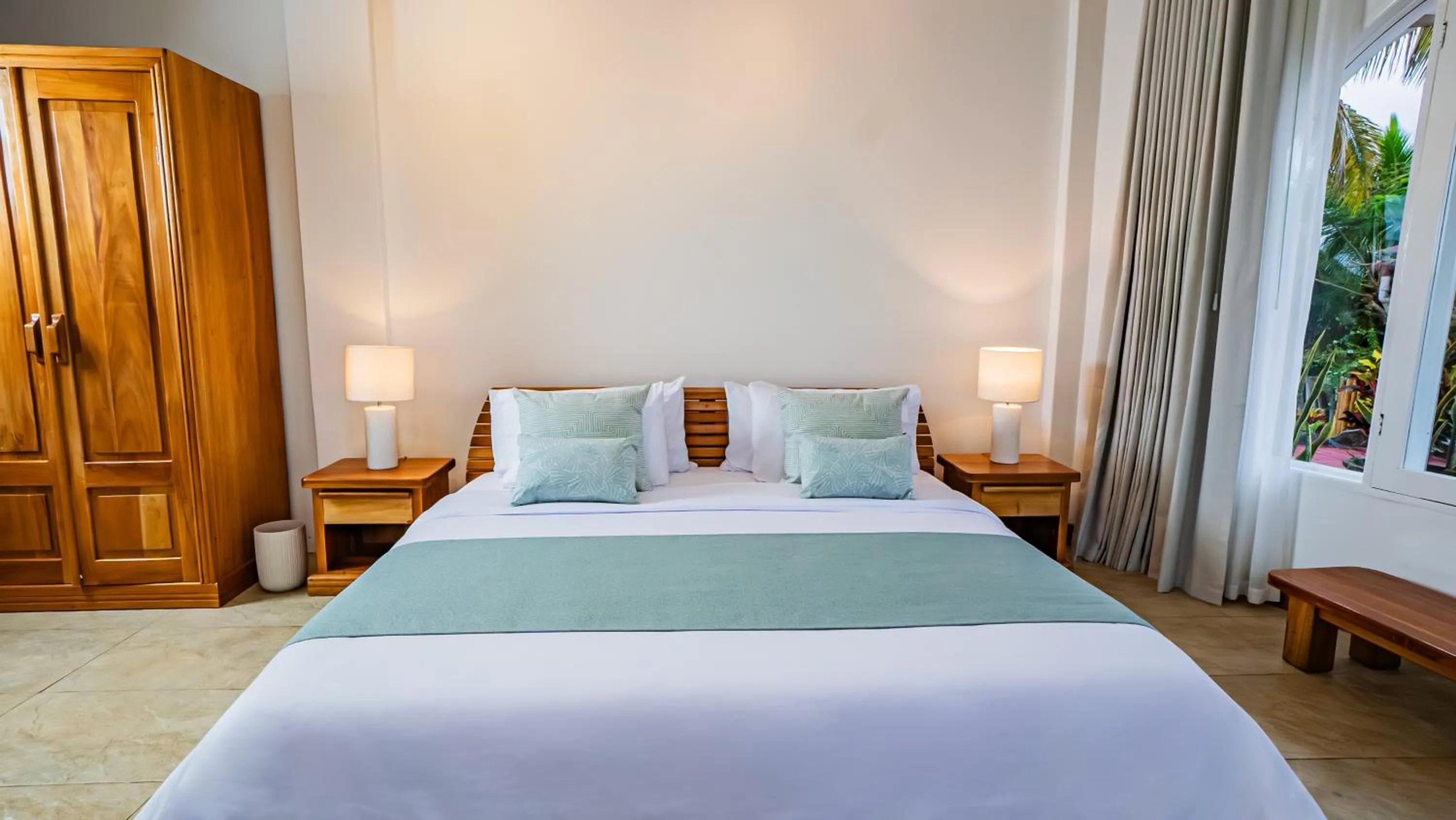 Bed in Hotel Angermeyer Waterfront Inn