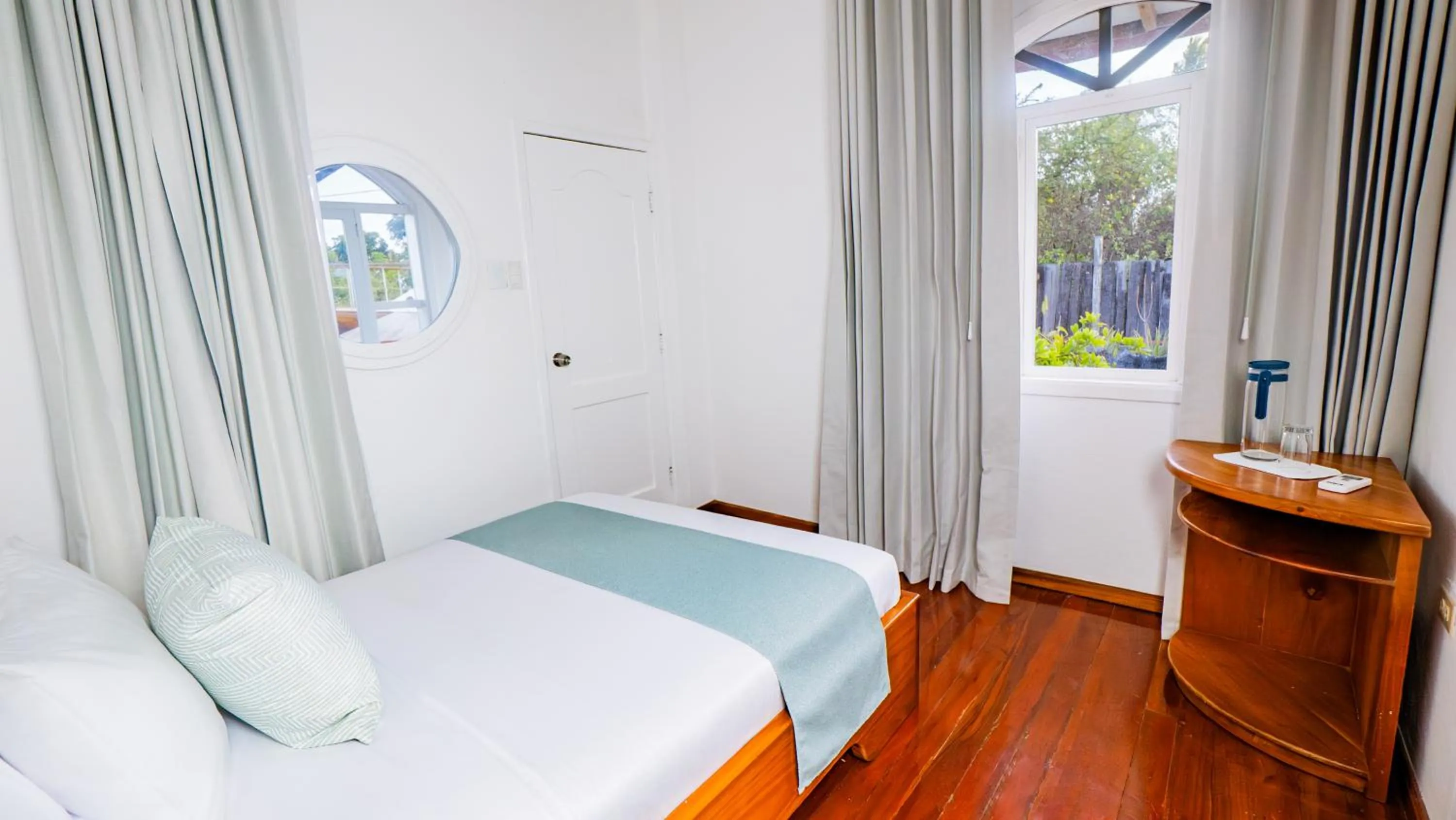 Garden view, Bed in Hotel Angermeyer Waterfront Inn