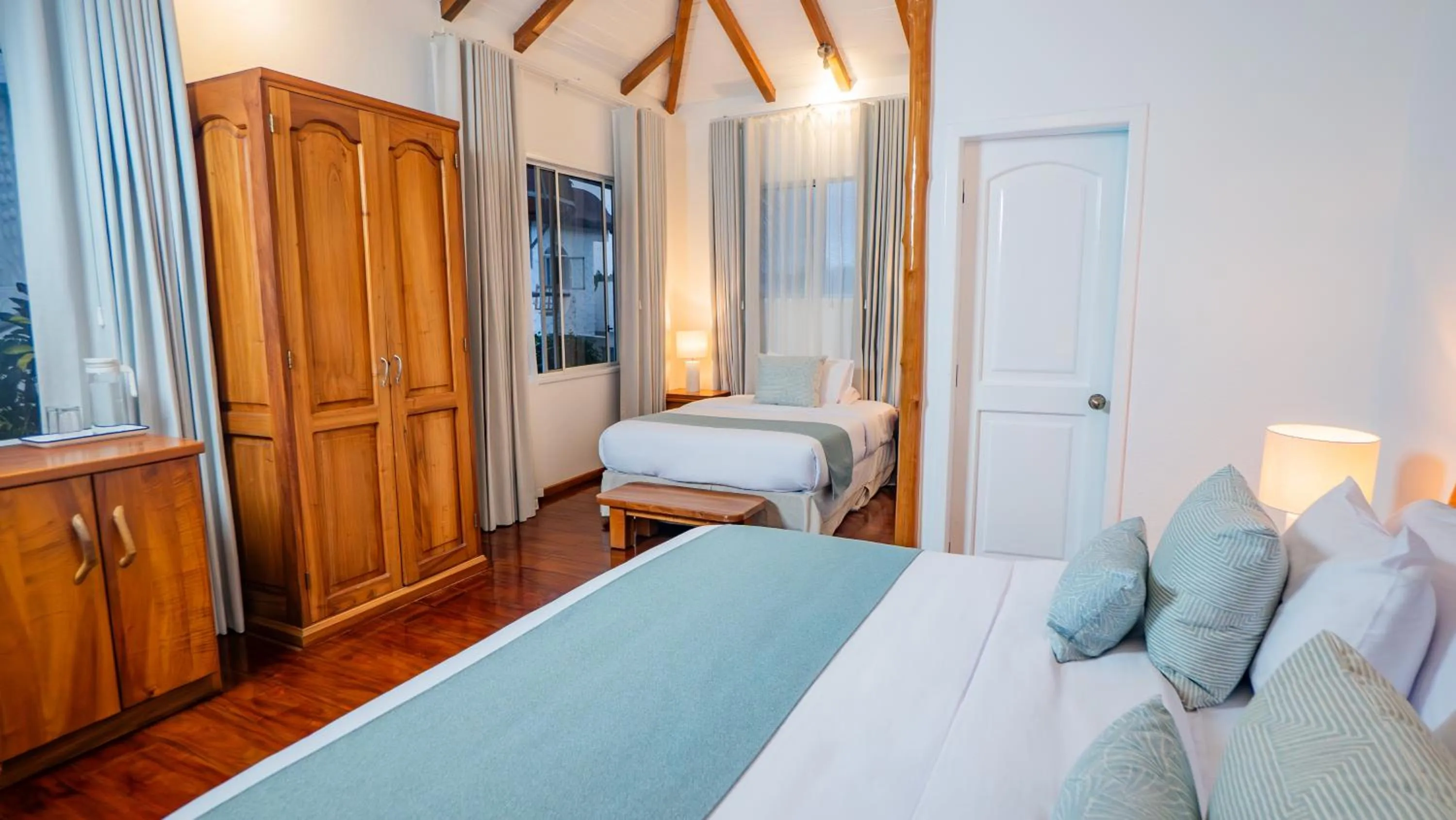 Photo of the whole room, Bed in Hotel Angermeyer Waterfront Inn