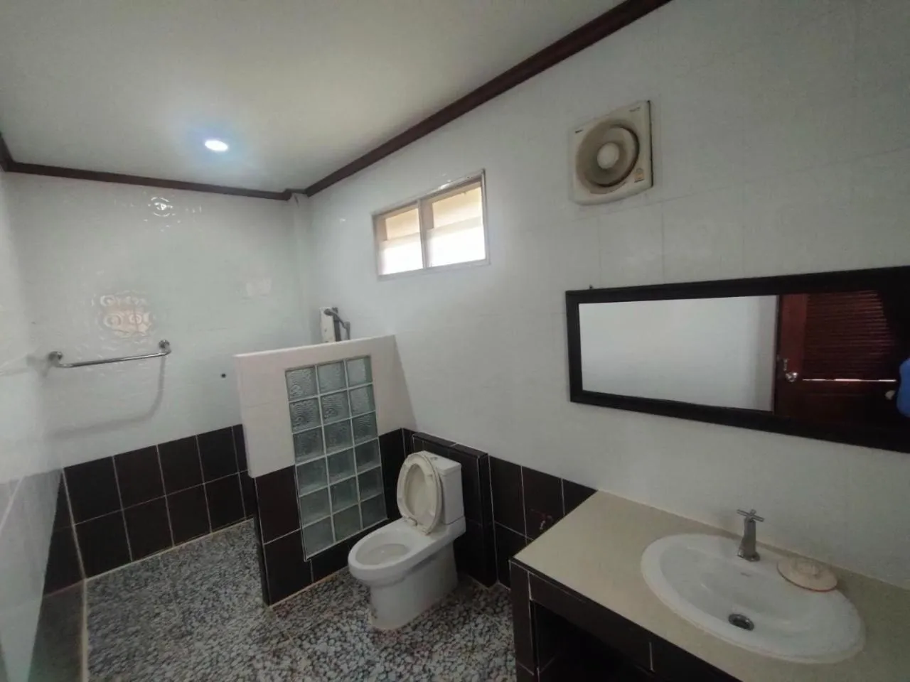 Toilet in Chatchawan Resort