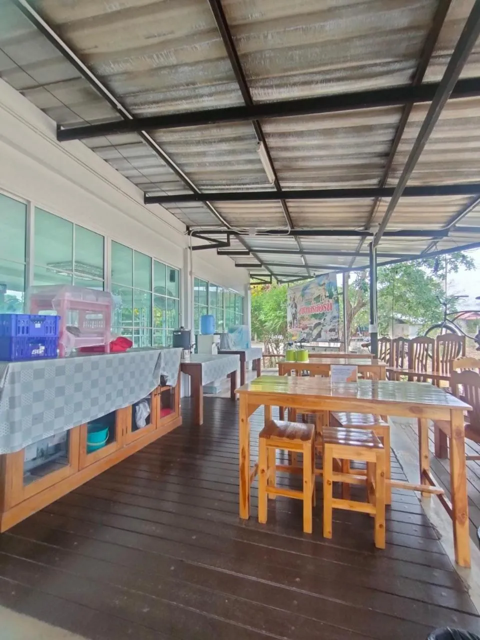 Restaurant/places to eat in Chatchawan Resort