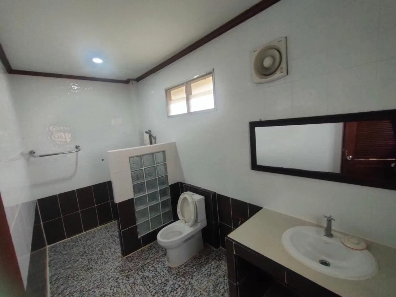 Toilet in Chatchawan Resort