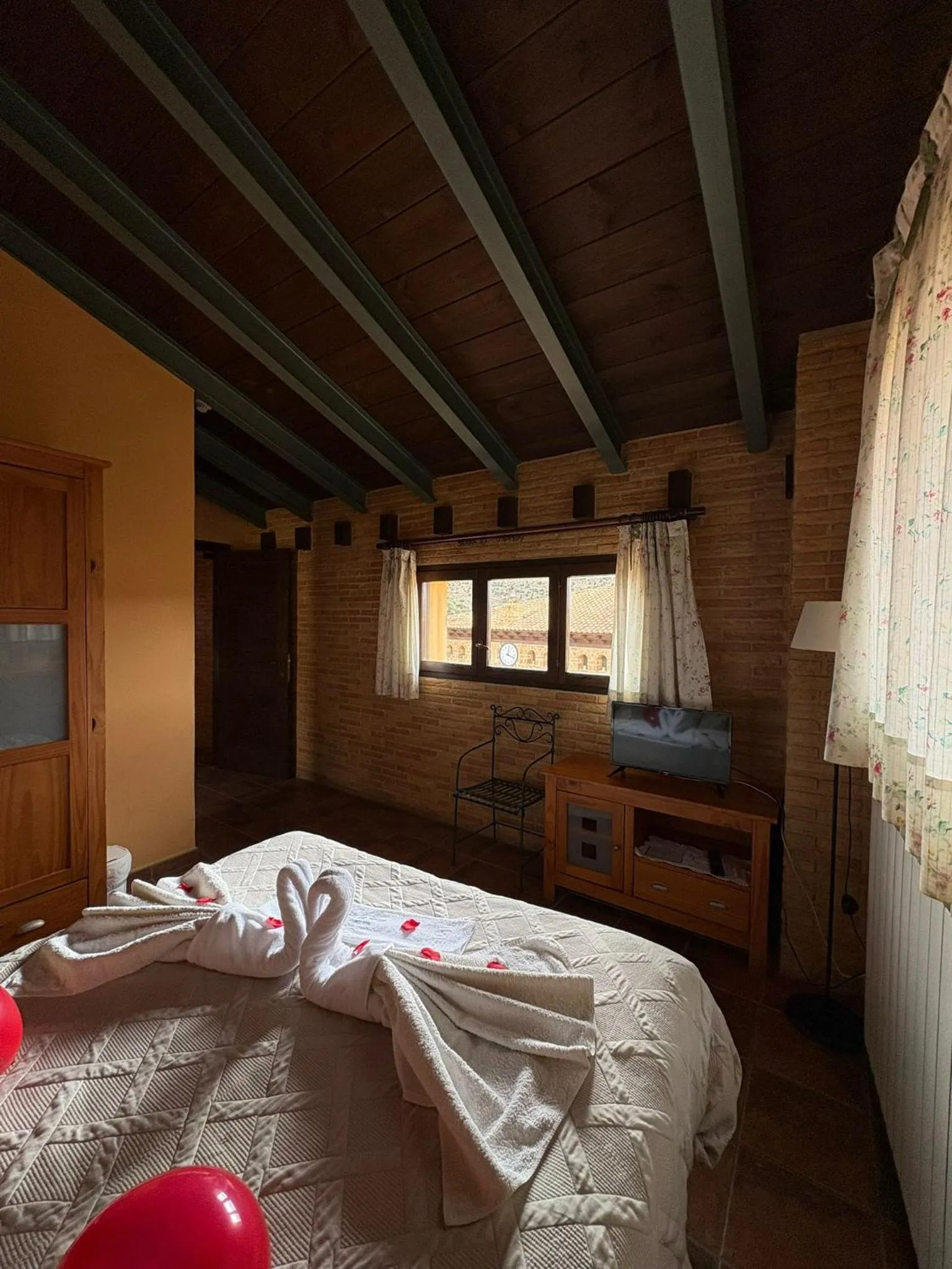 Decorative detail, Bed in Hostal meson del rey