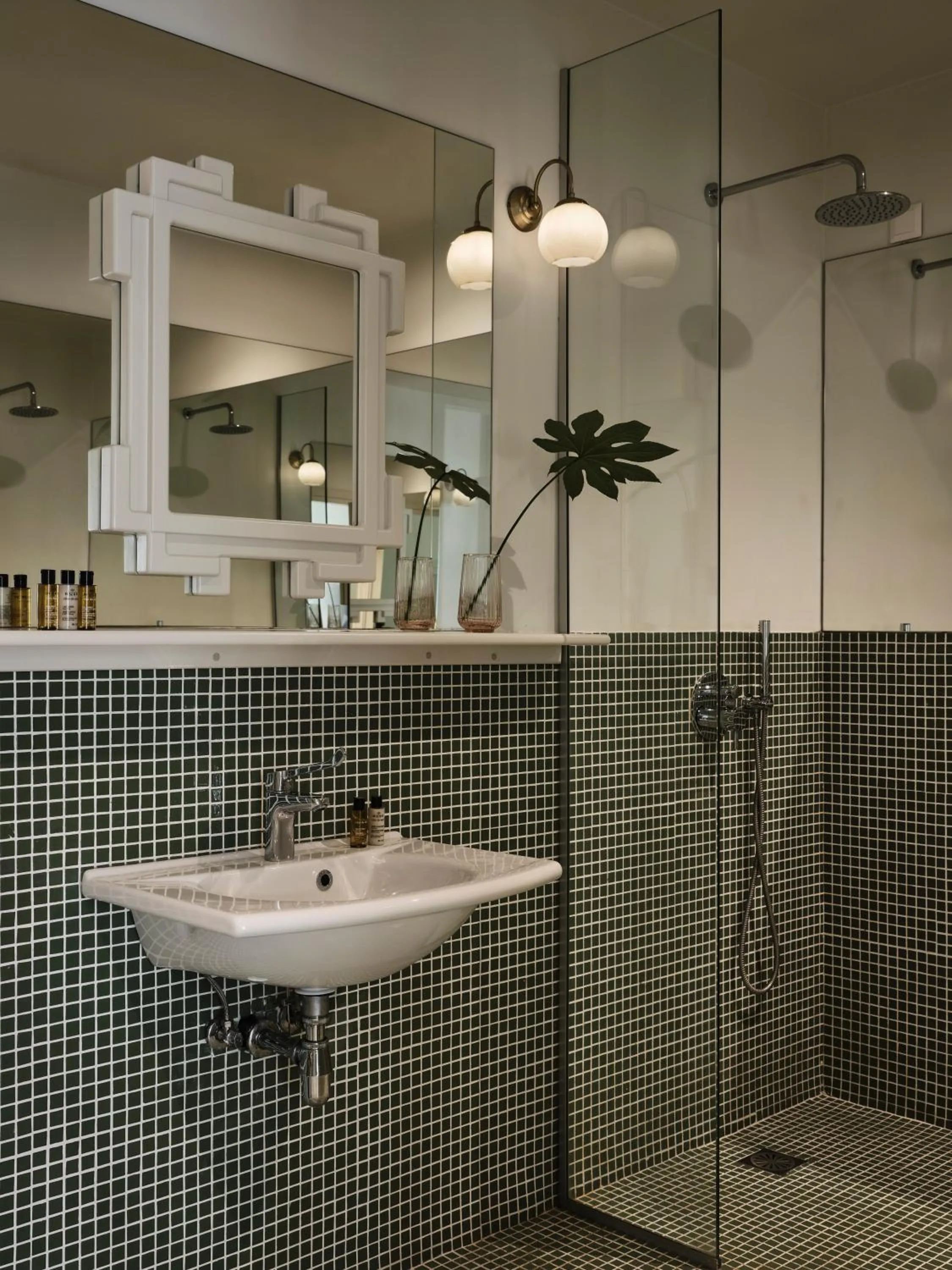 Shower in Apollo Palm Hotel