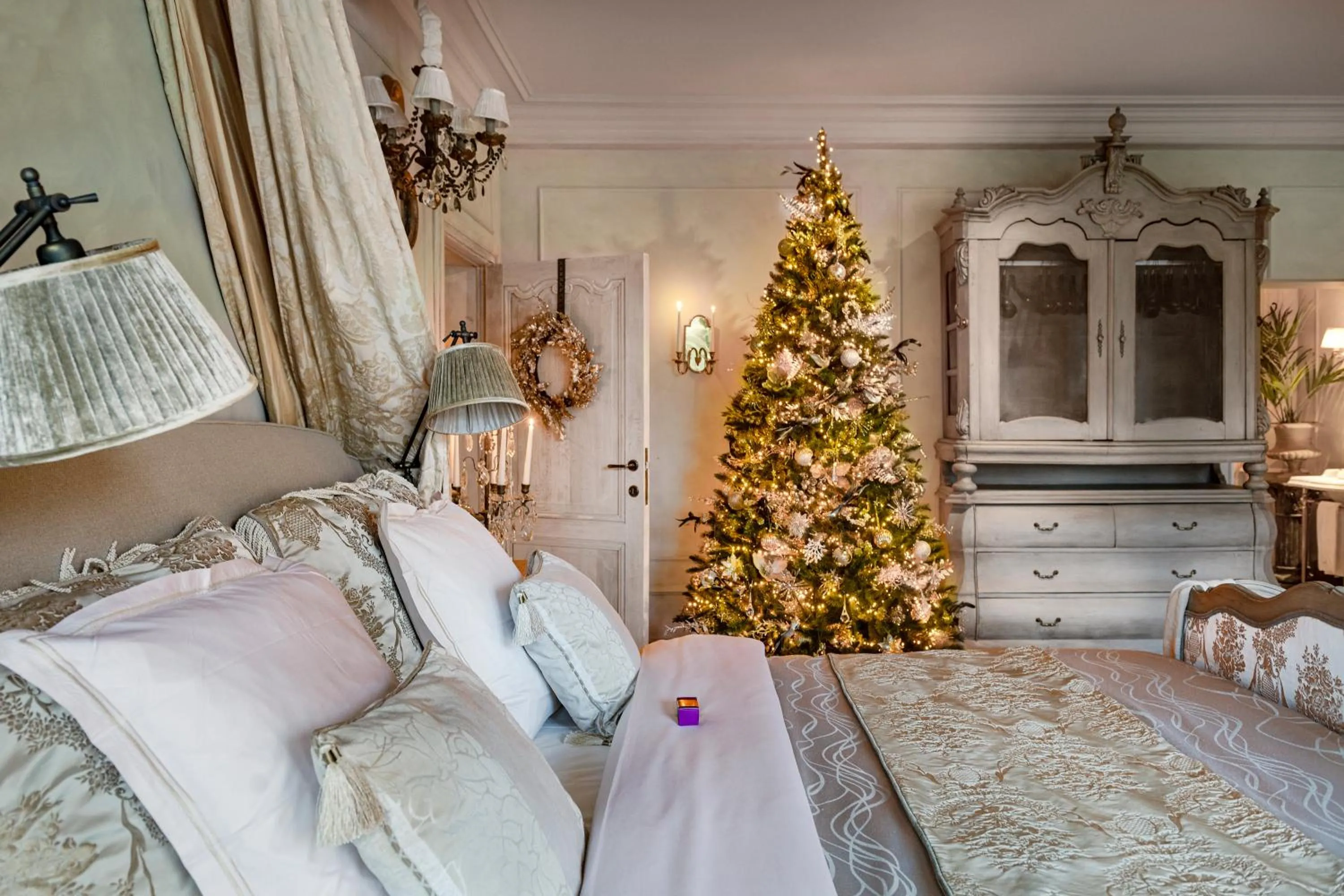 Bedroom, Bed in The Notary