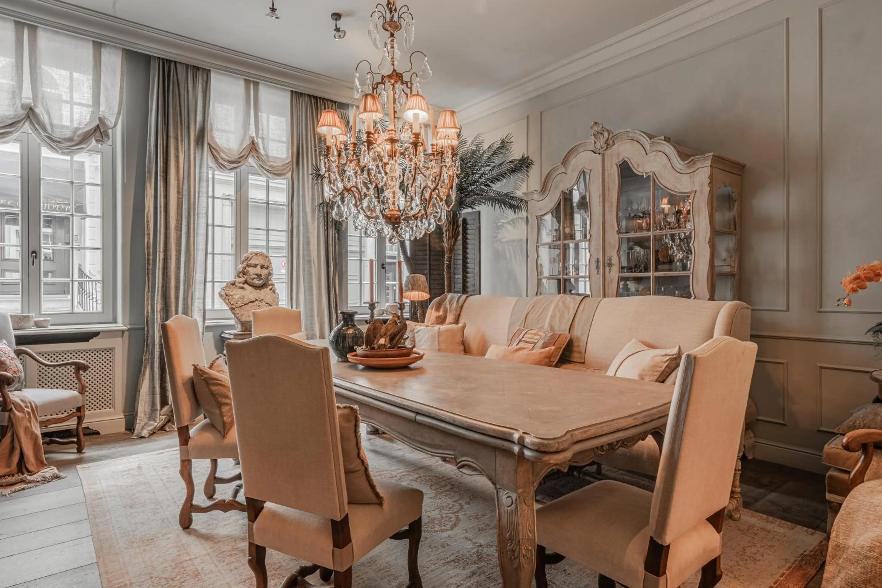 Restaurant/places to eat in The Notary