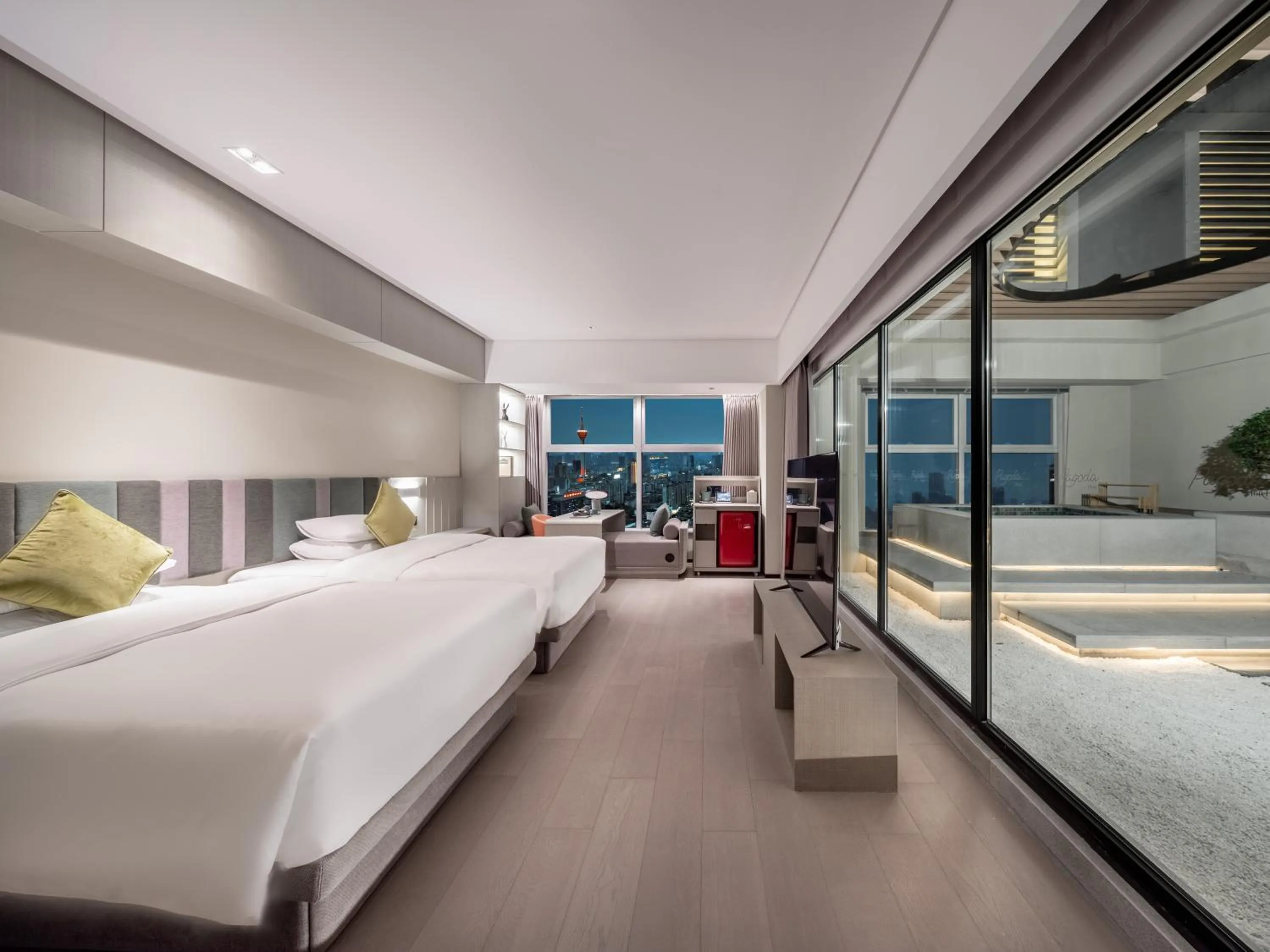 Photo of the whole room, Bed in Pagoda Hotel Chengdu Taikoo Li