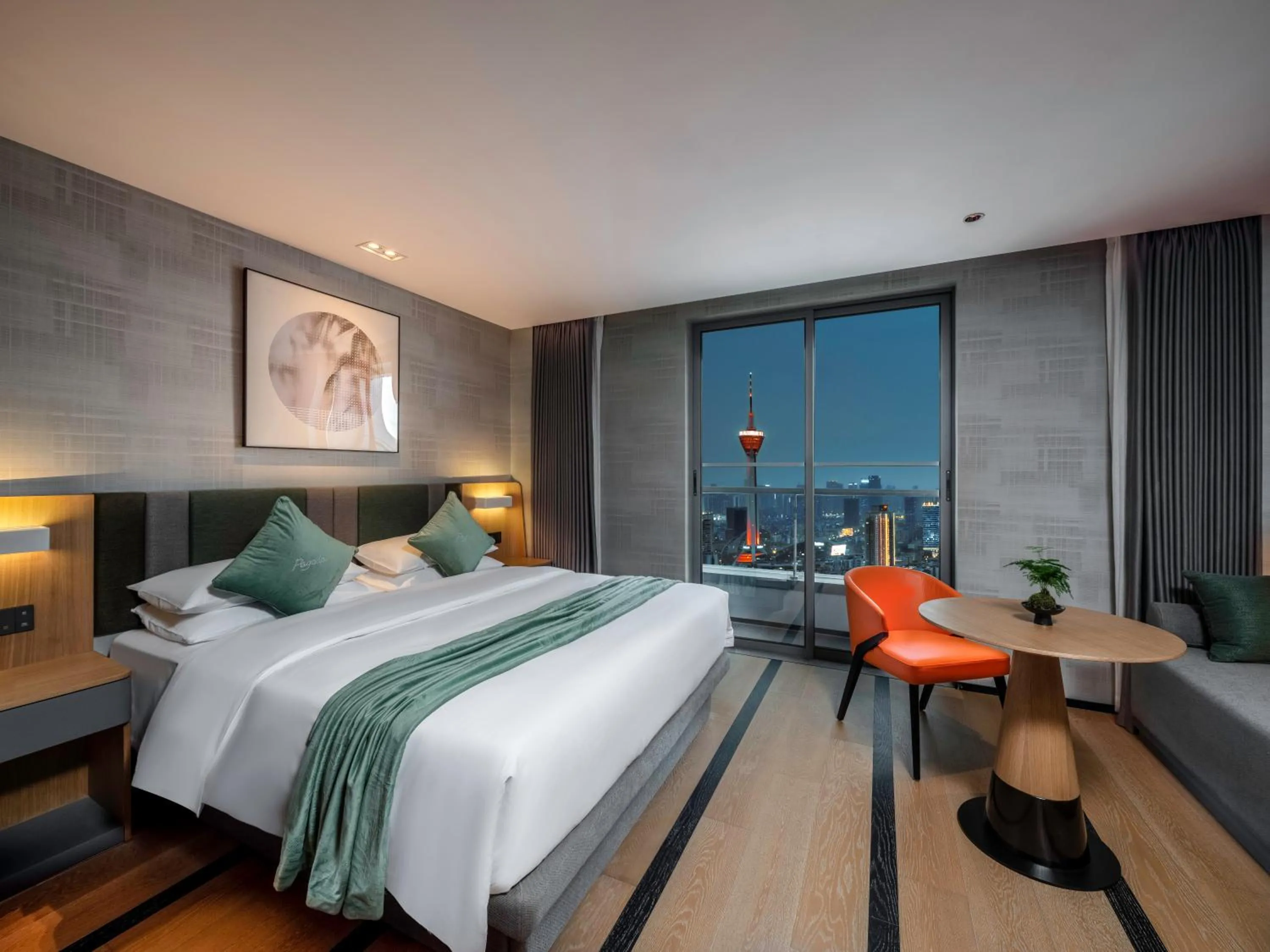 Bed in Pagoda Hotel Chengdu Taikoo Li