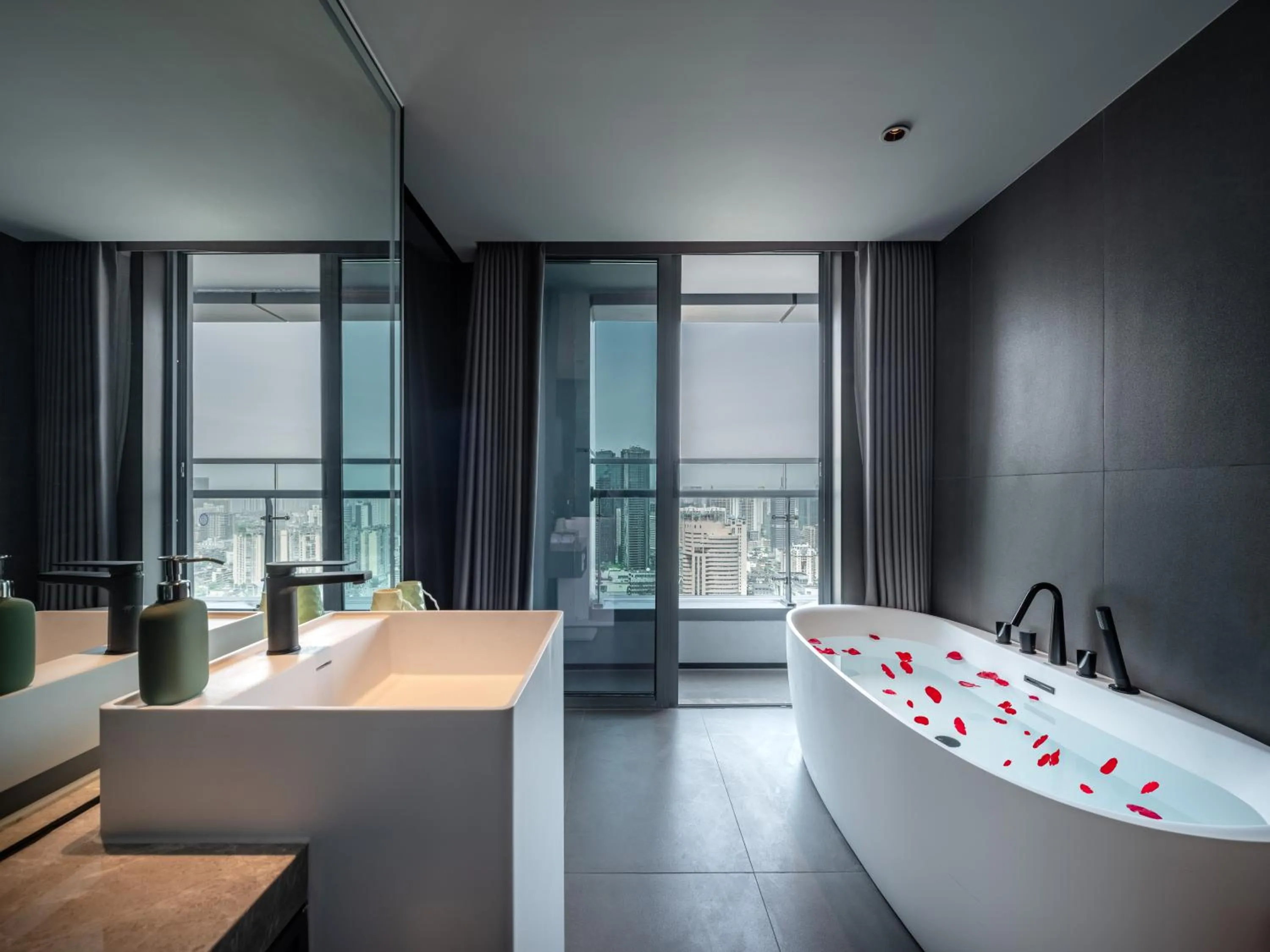 Bathroom in Pagoda Hotel Chengdu Taikoo Li
