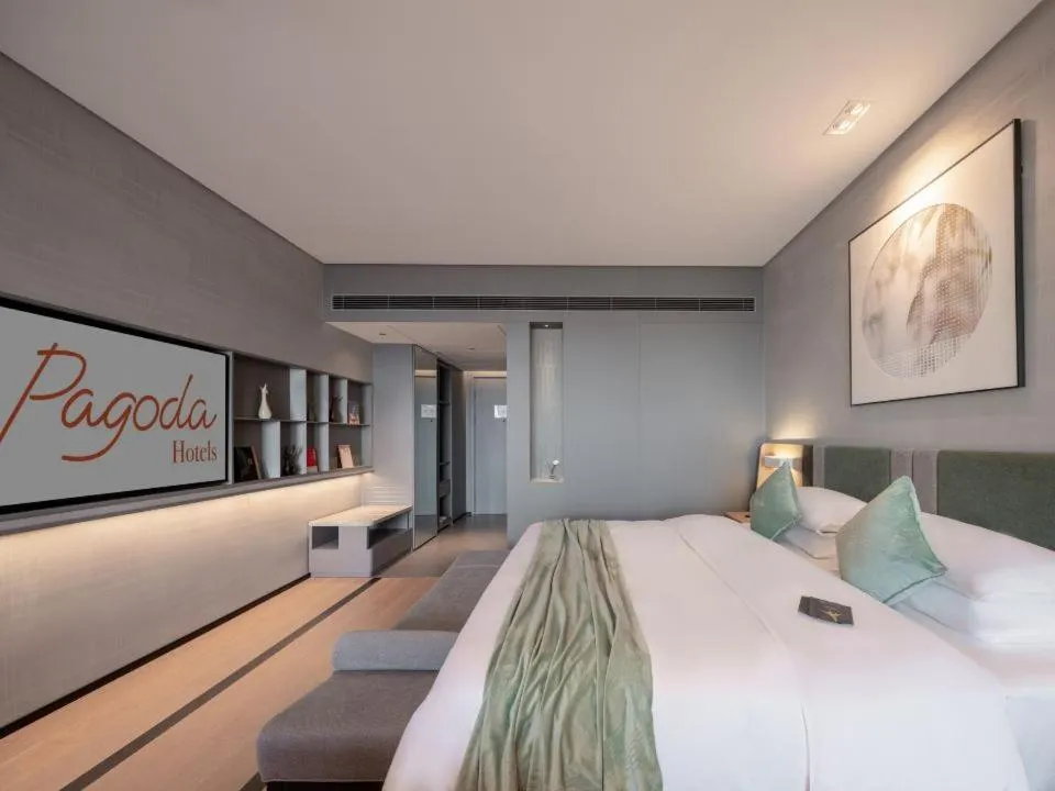 Bed in Pagoda Hotel Chengdu Taikoo Li