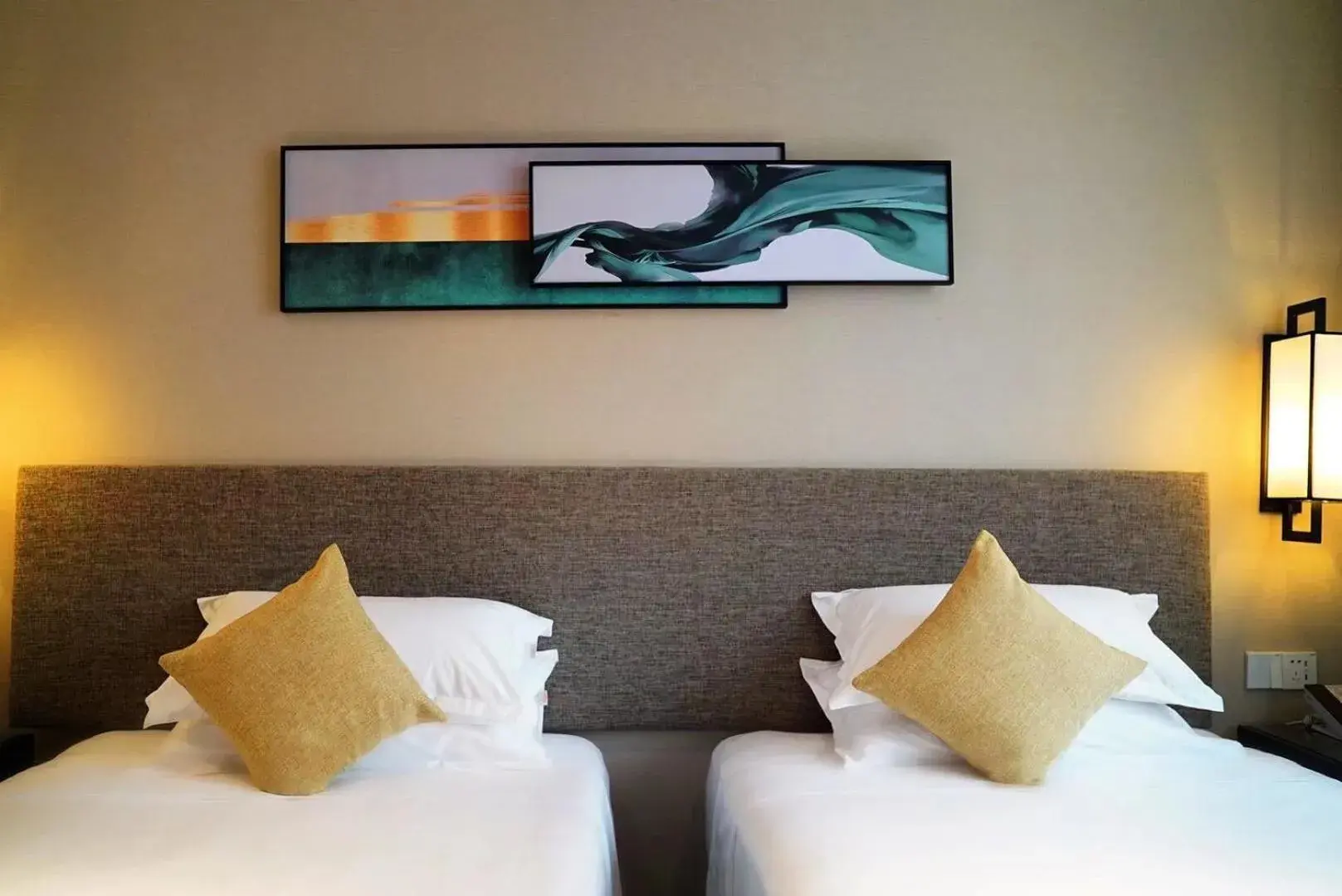 Deluxe Twin Room in SSAW Boutique Hotel Shanghai Huangpu River Deluxe Twin Room in SSAW Boutique Hotel Shanghai Huangpu River