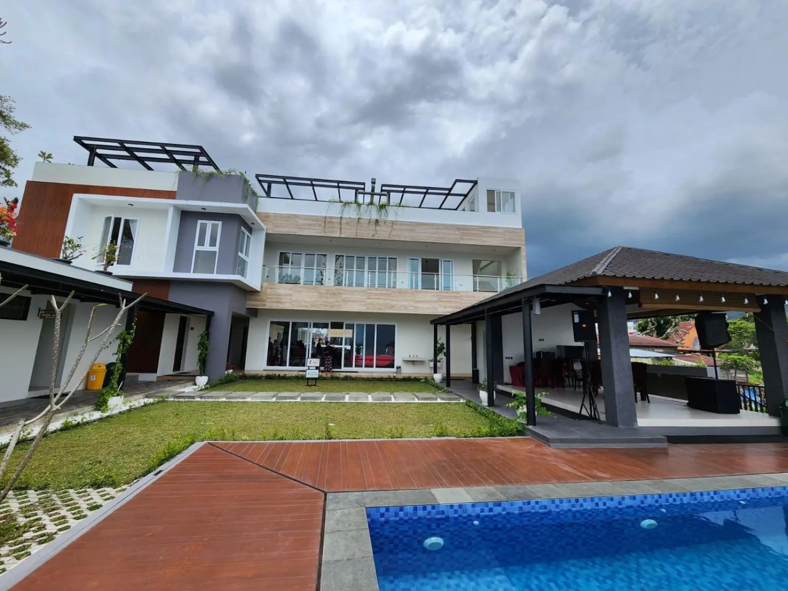 PURNAMA BALIGE HOTEL