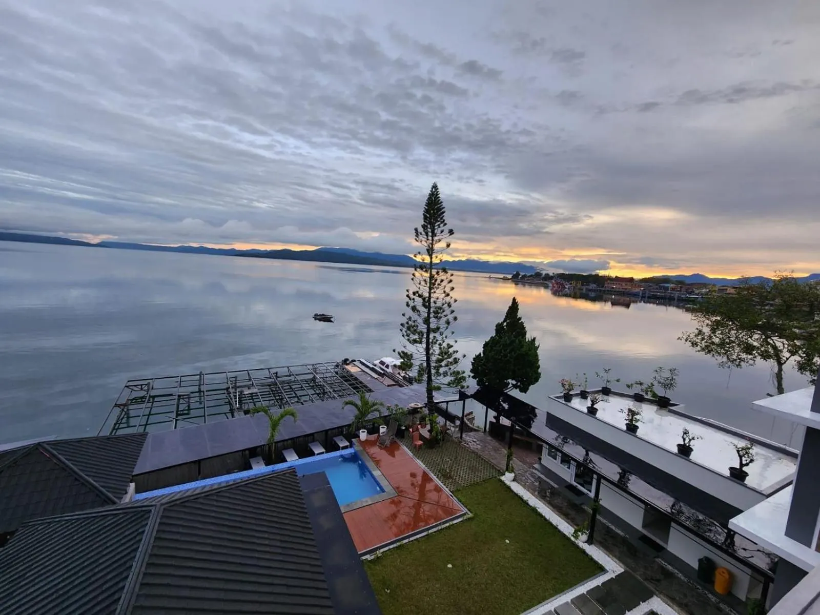 Lake view in PURNAMA BALIGE HOTEL