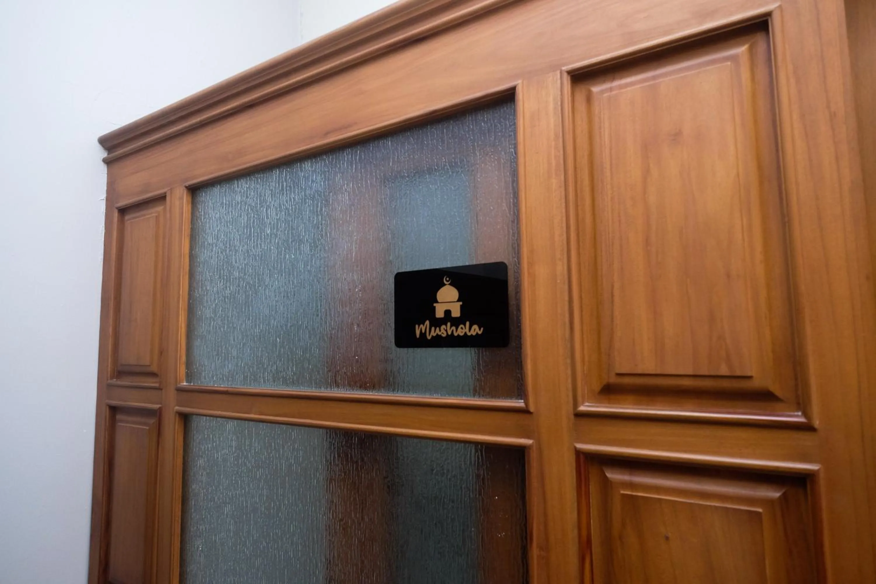 Place of worship in SAREH VILLA by The Lavana