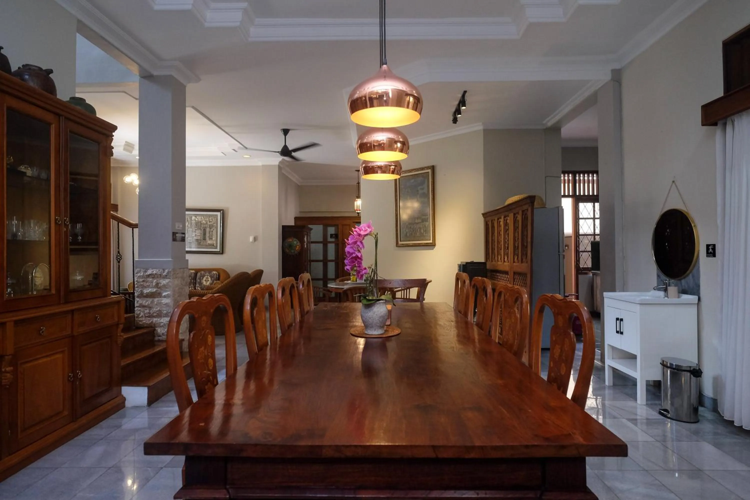 Dining area in SAREH VILLA by The Lavana