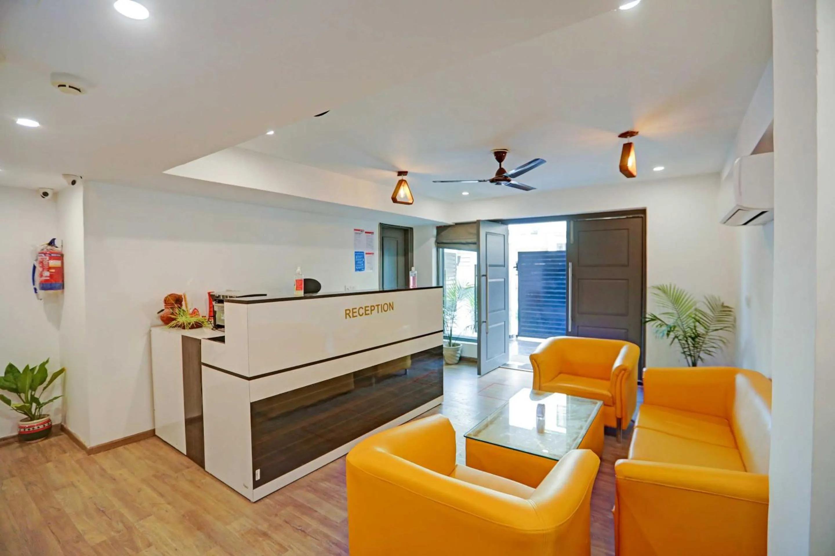 Lobby or reception in Super Townhouse CLOUD BAY