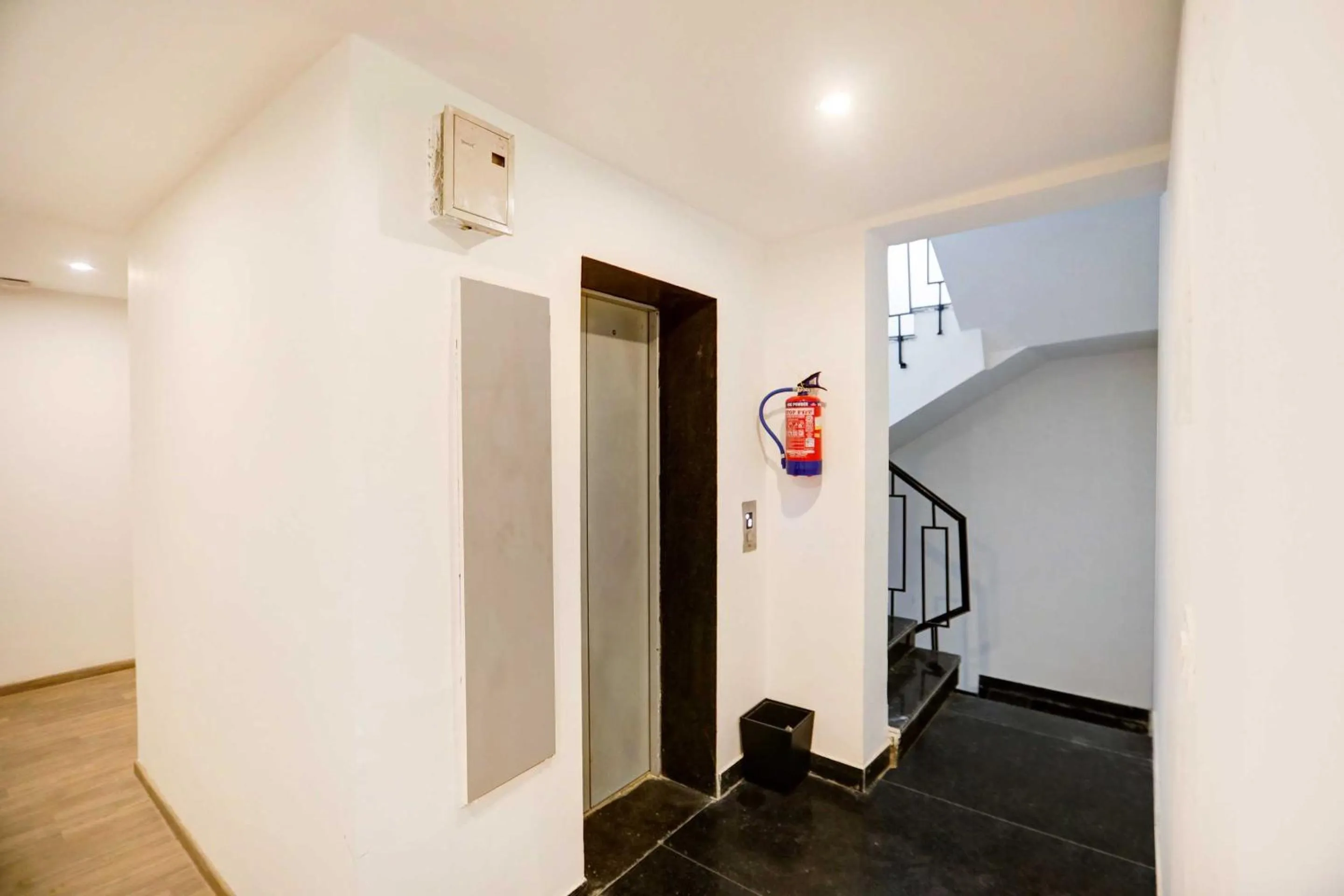 Lobby or reception in Super Townhouse CLOUD BAY