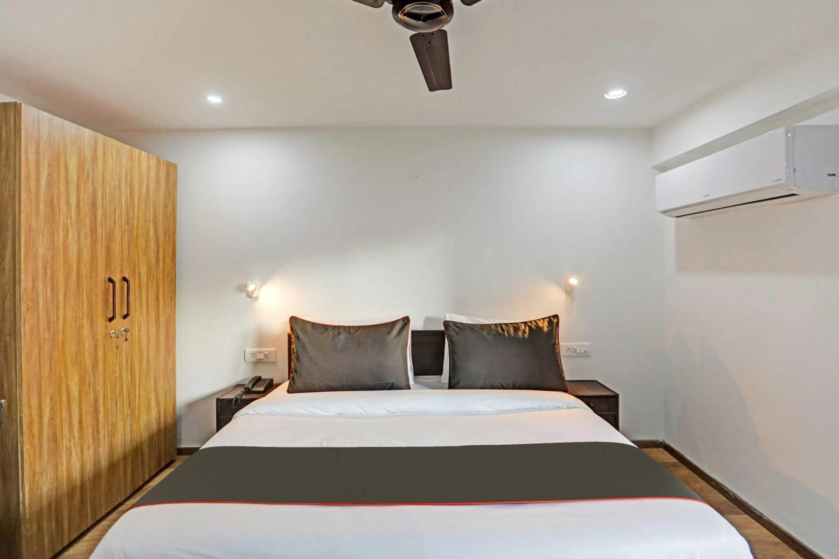 Bedroom, Bed in Super Townhouse CLOUD BAY