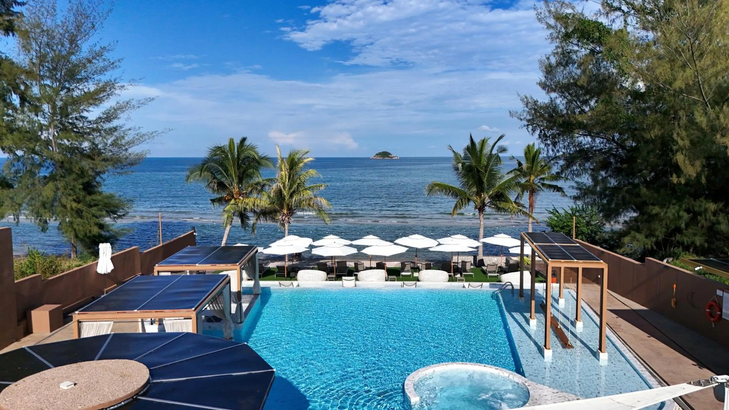 Swimming pool in Best Western Plus Carapace Hotel Hua Hin