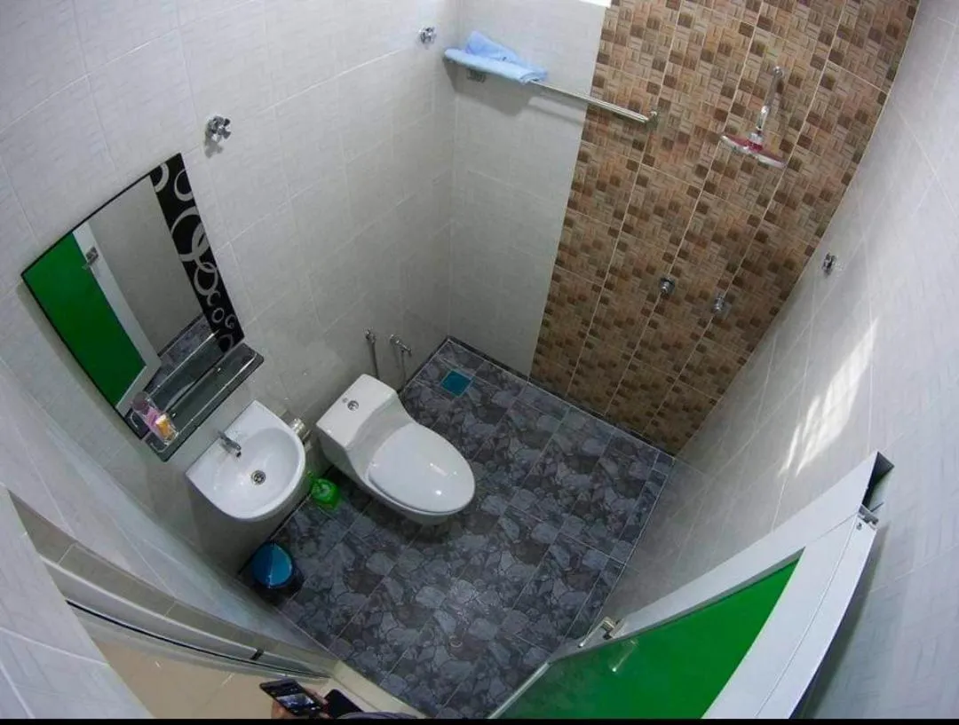 Bathroom in DLAYARAN VILLA GUEST HOUSE