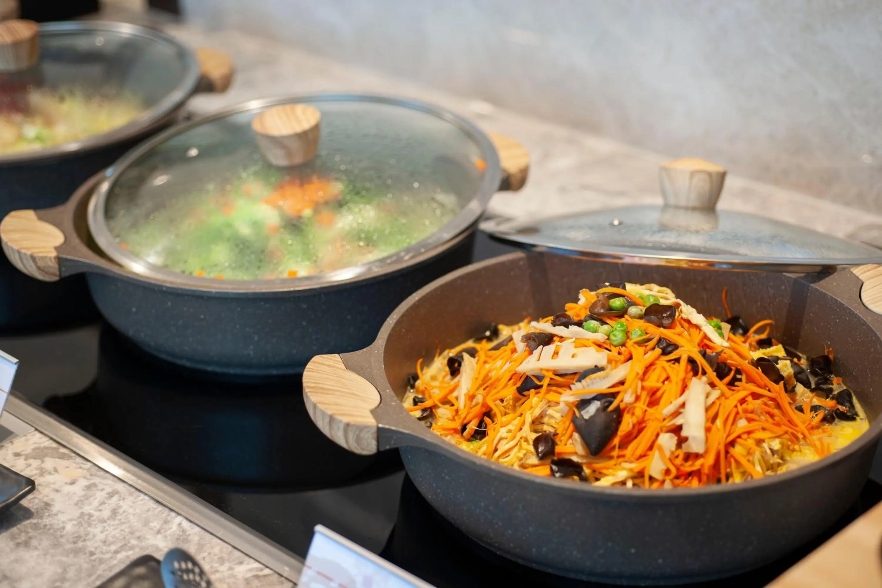 Buffet breakfast in SSAW Boutiquel Hotel Xizi